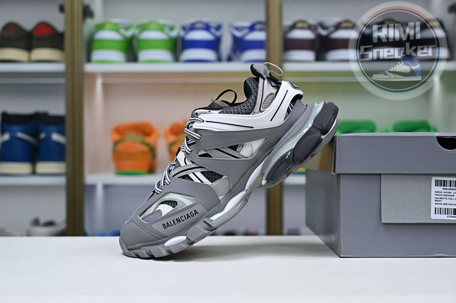 Balenciaga all sizes still in stock! Please contact customer service on iMessage/WhatsApp to purchase! BLGA Track(LED)