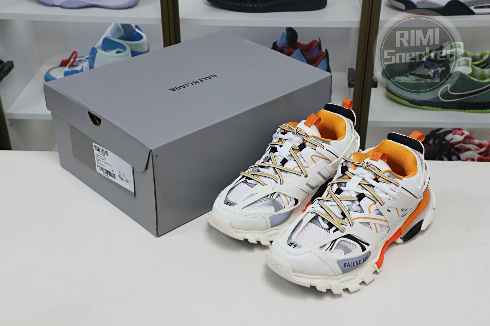 Balenciaga all sizes still in stock! Please contact customer service on iMessage/WhatsApp to purchase! BLGA  Track（LED）