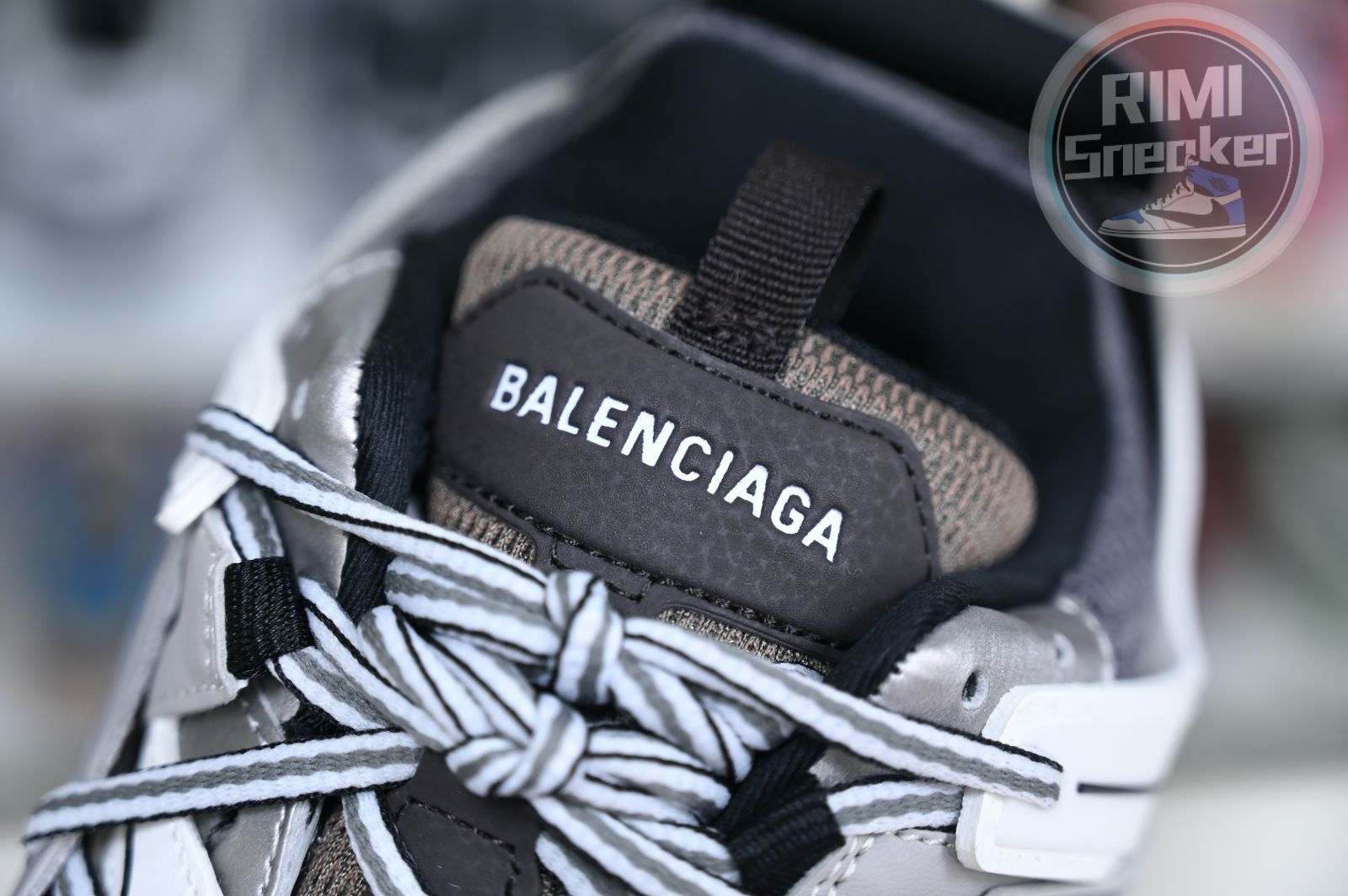 Balenciaga all sizes still in stock! Please contact customer service on iMessage/WhatsApp to purchase! BLGA Track(LED)