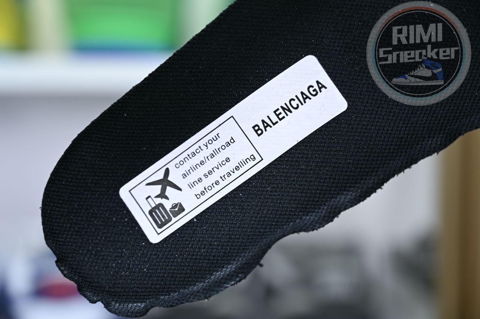 Balenciaga all sizes still in stock! Please contact customer service on iMessage/WhatsApp to purchase! BLGA Track(LED)