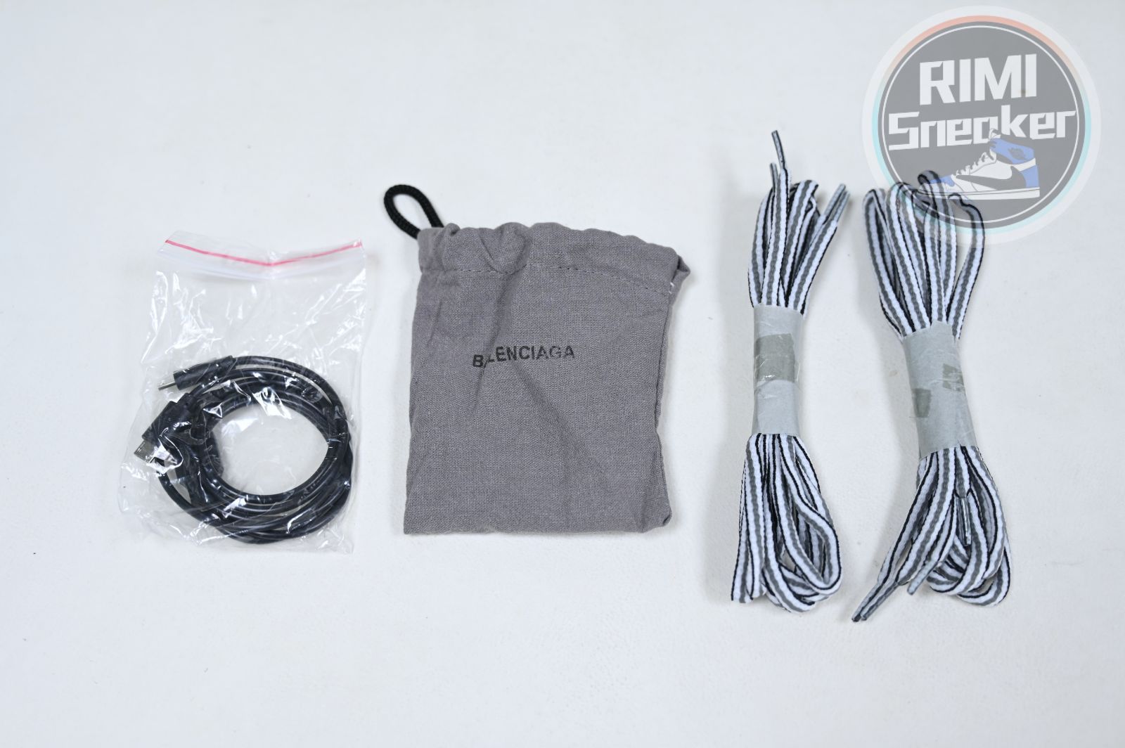 Balenciaga all sizes still in stock! Please contact customer service on iMessage/WhatsApp to purchase! BLGA Track(LED)