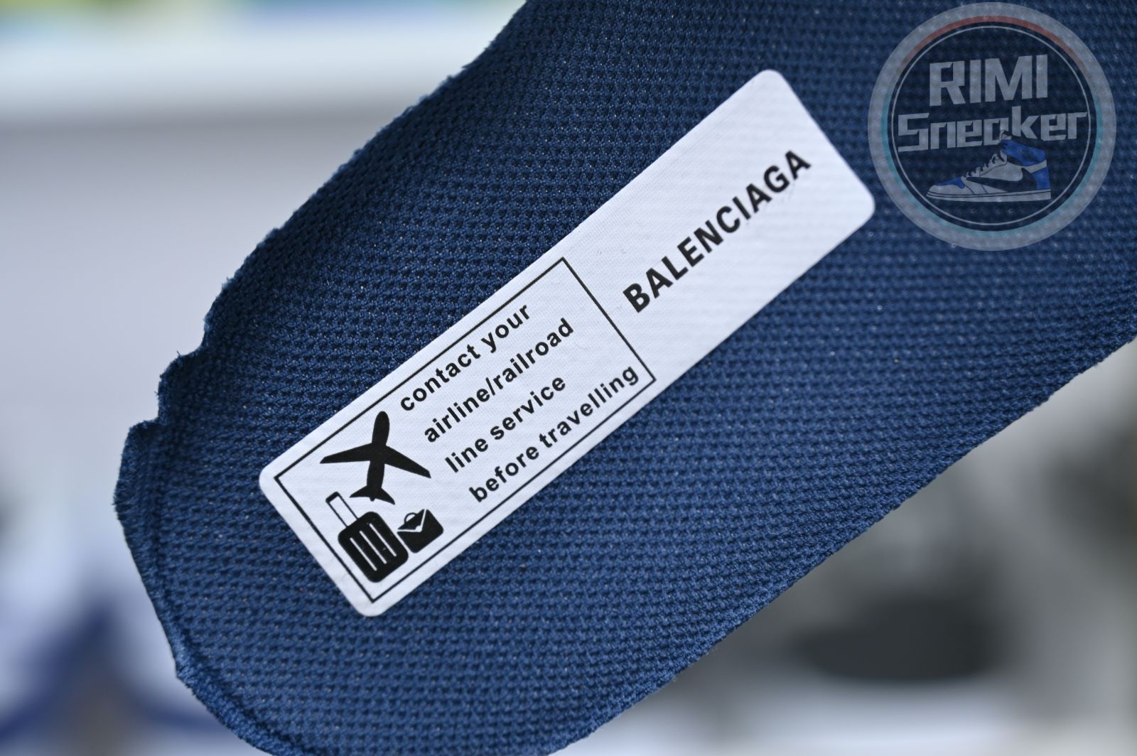 Balenciaga all sizes still in stock! Please contact customer service on iMessage/WhatsApp to purchase! BLGA  Track（LED）