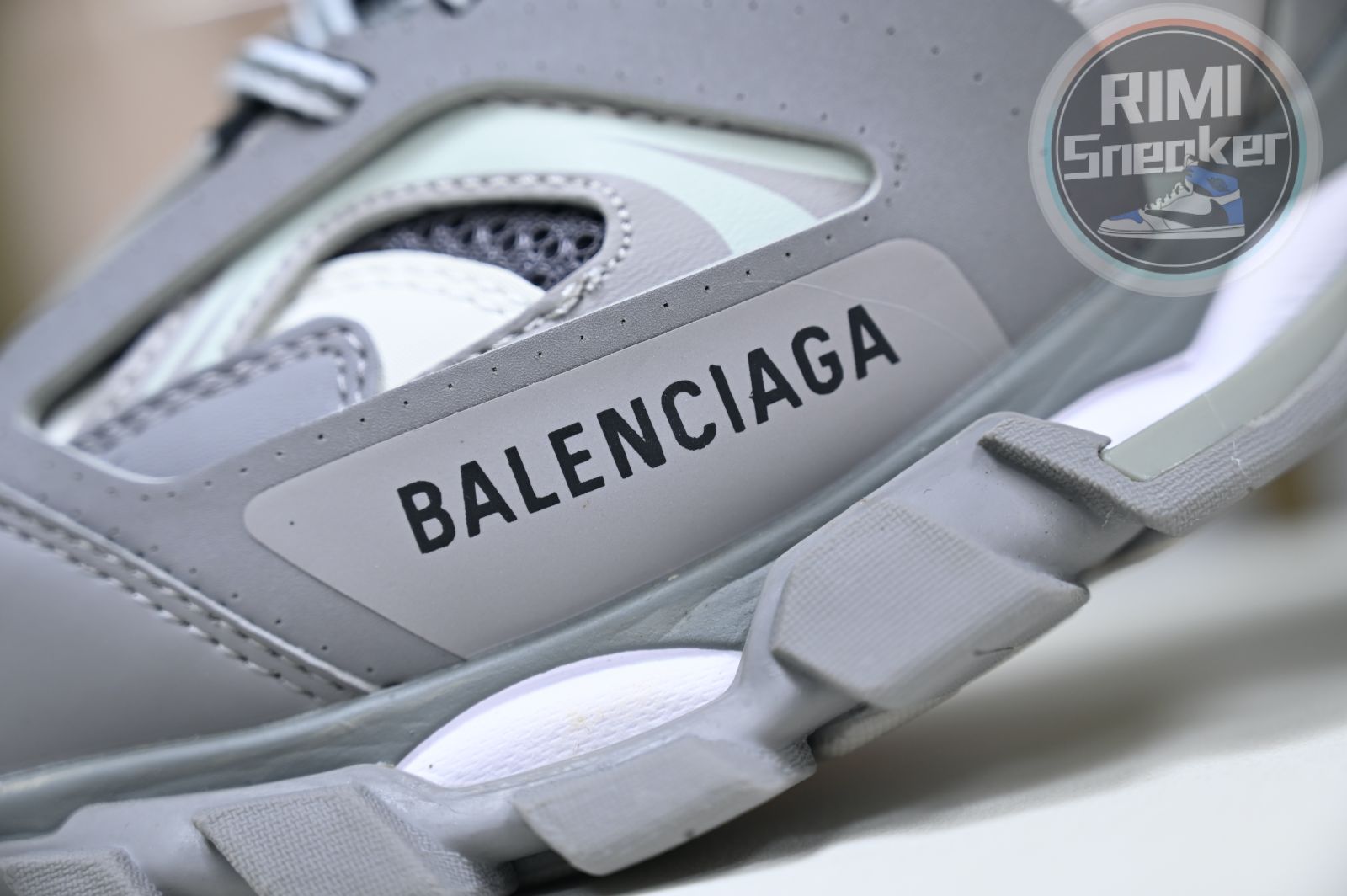 Balenciaga all sizes still in stock! Please contact customer service on iMessage/WhatsApp to purchase! BLGA Track(LED)