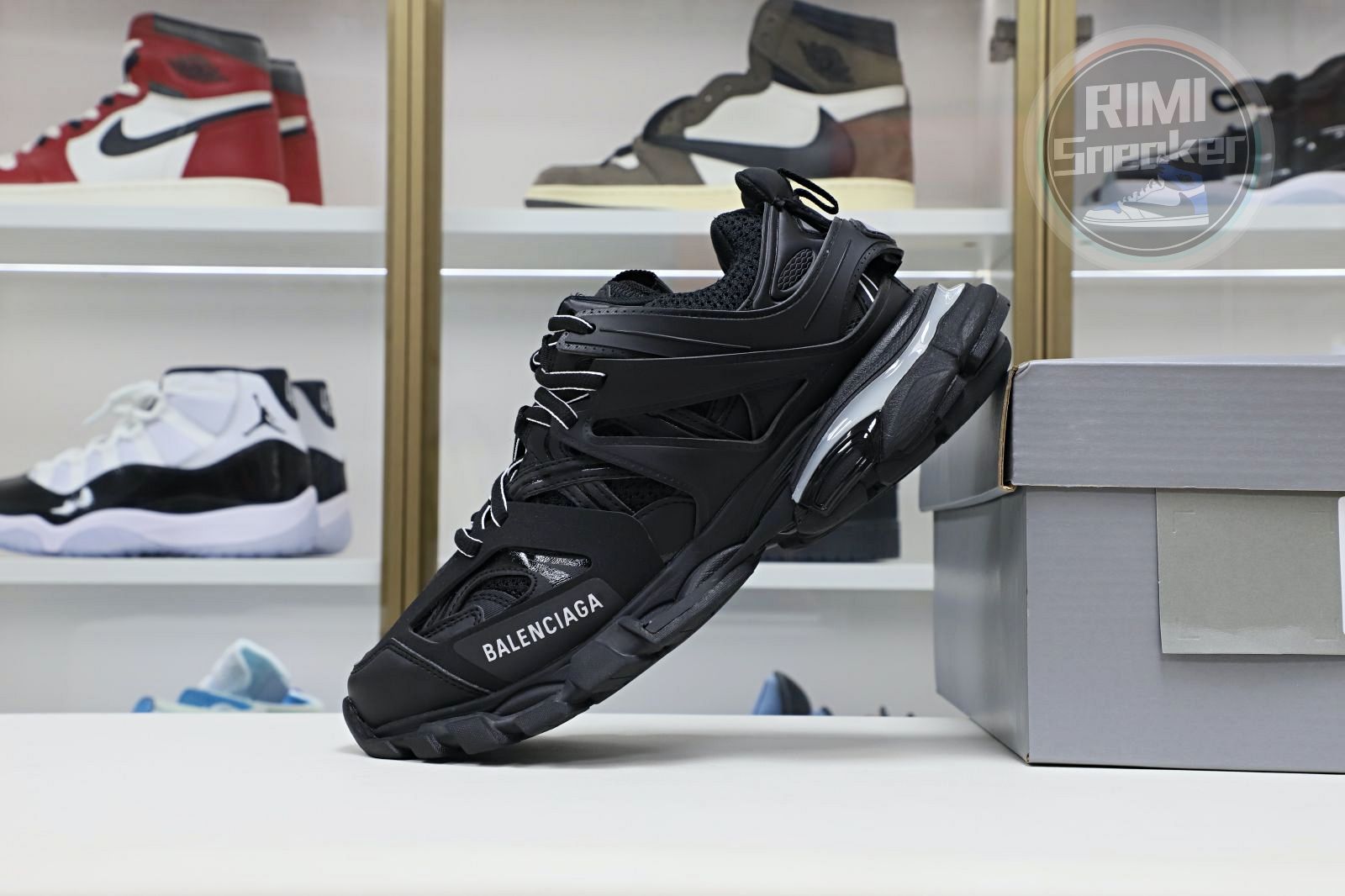 Balenciaga all sizes still in stock! Please contact customer service on iMessage/WhatsApp to purchase! BLGA  Track（LED）