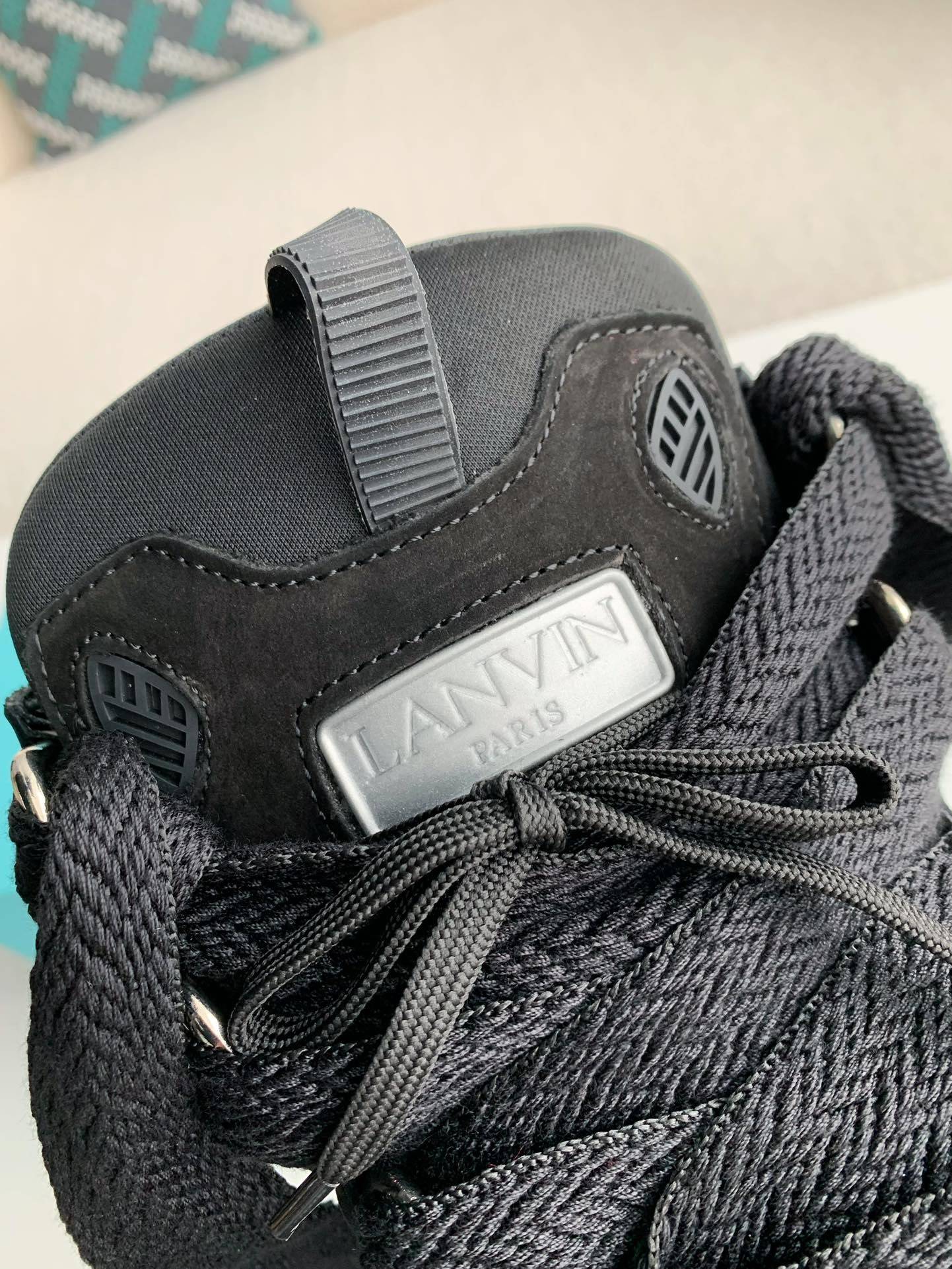 LA*N Sneaker