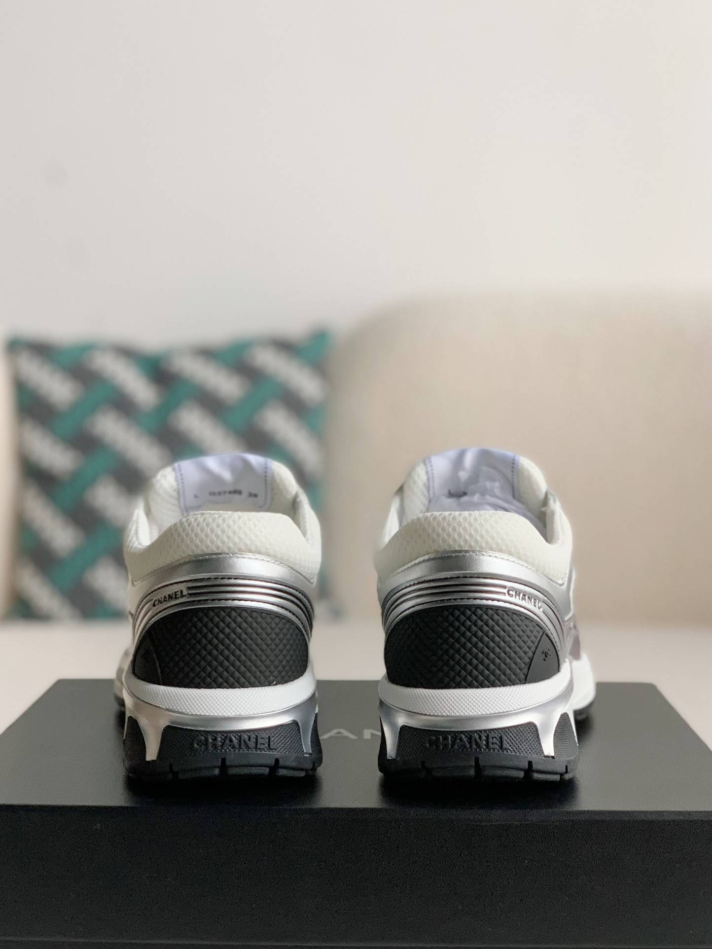 CH*EL  Sneakers
