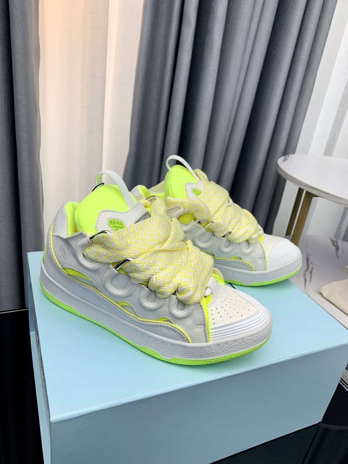 LA*N Sneaker