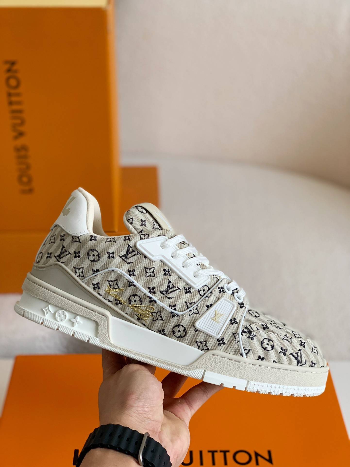 L*V TRAINER SNEAKERS