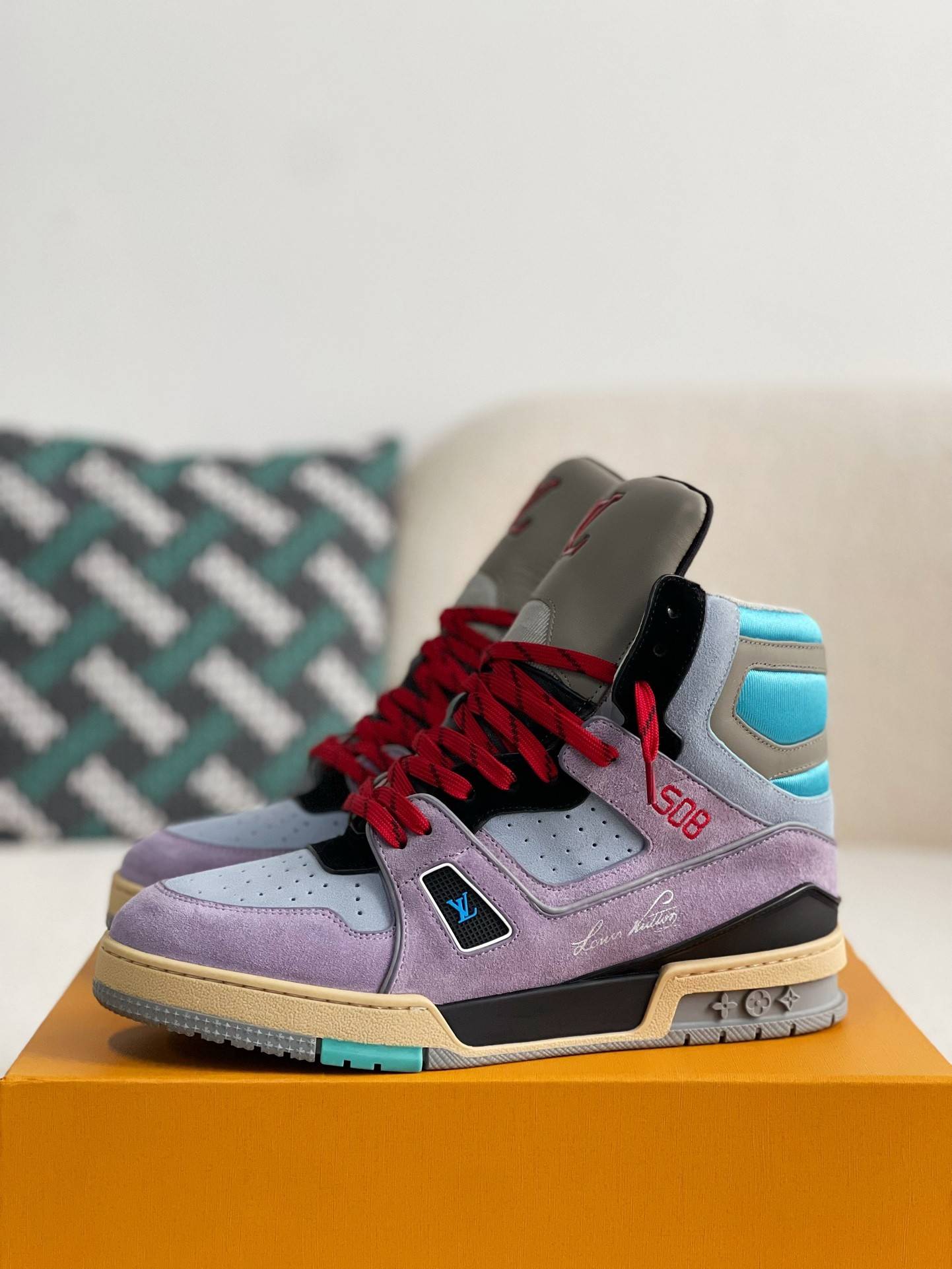 L*V TRAINER SNEAKERS
