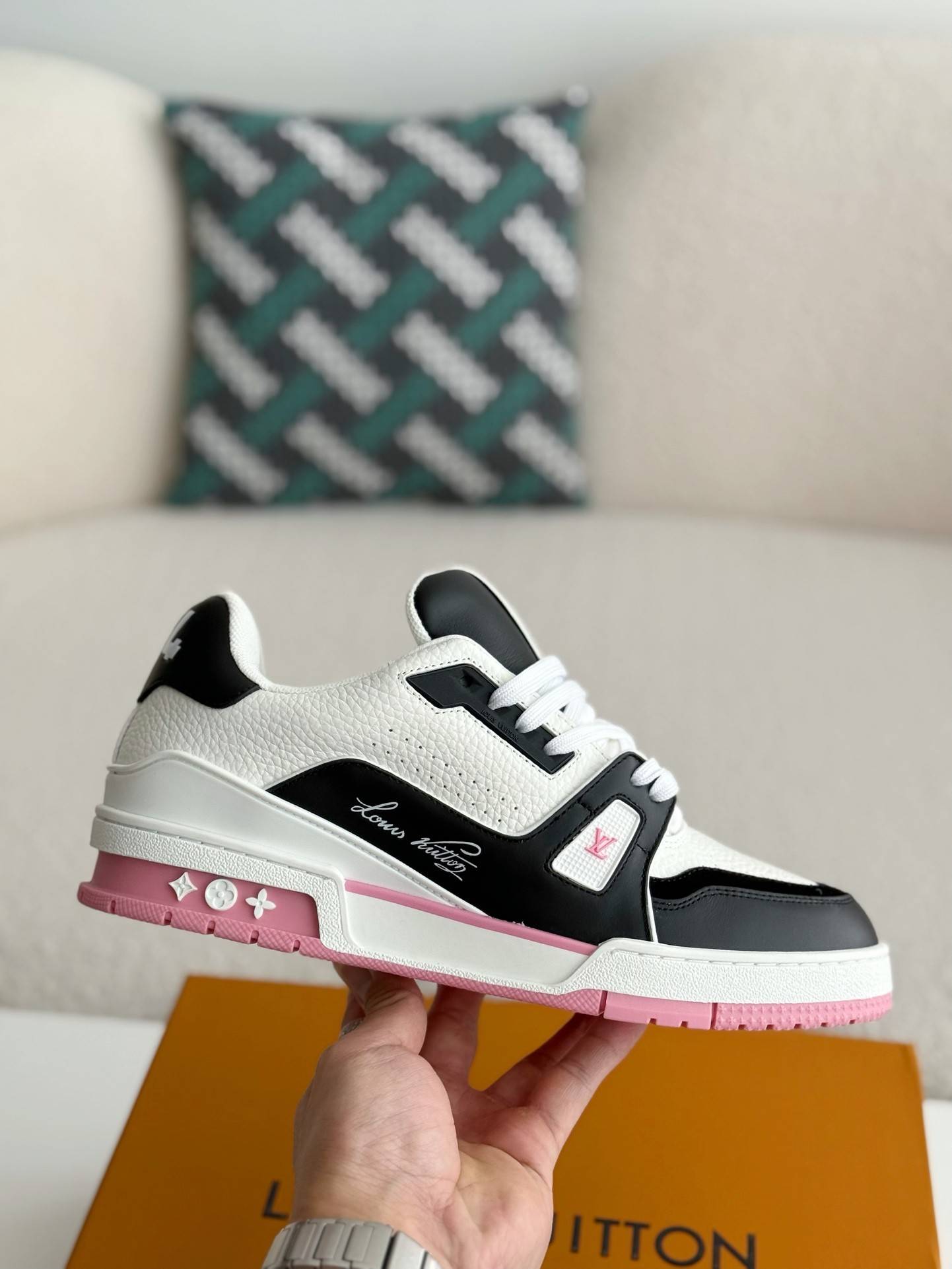 L*V TRAINER SNEAKERS