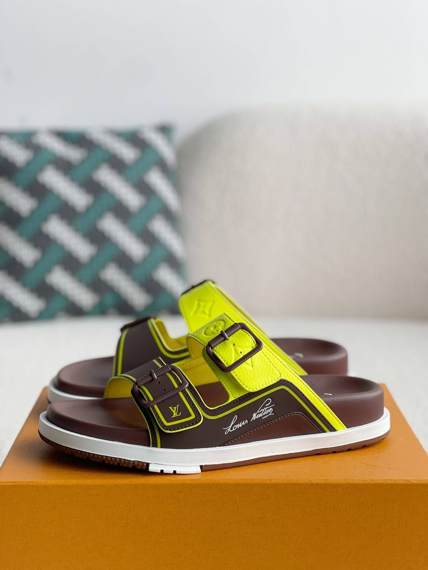 L*V MAN SLIPPERS