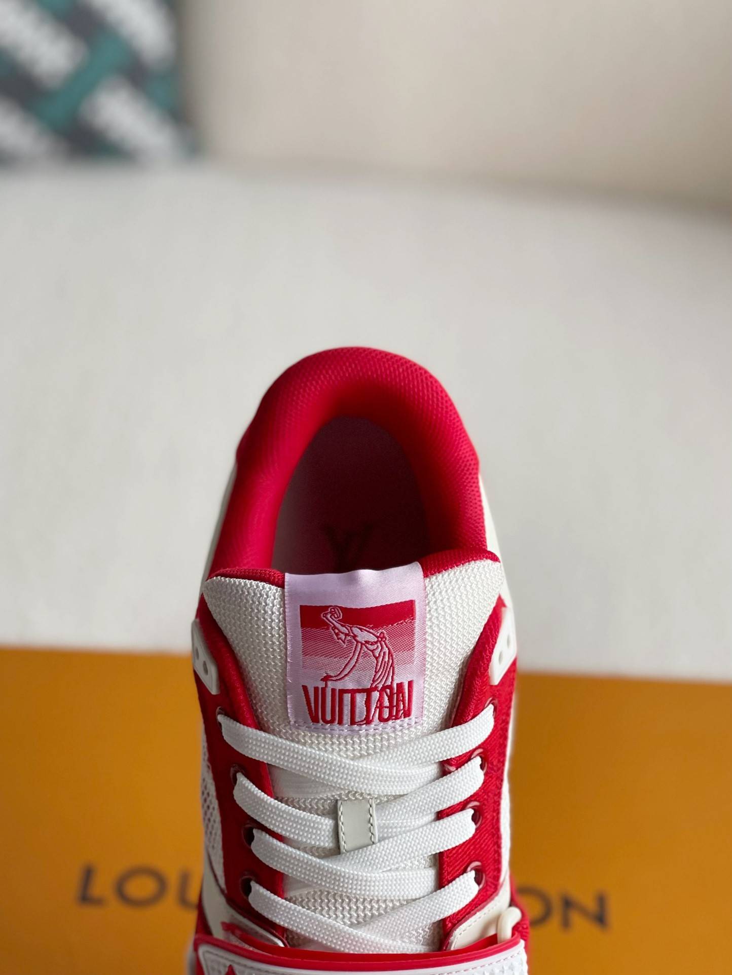 L*V TRAINER Sneakers