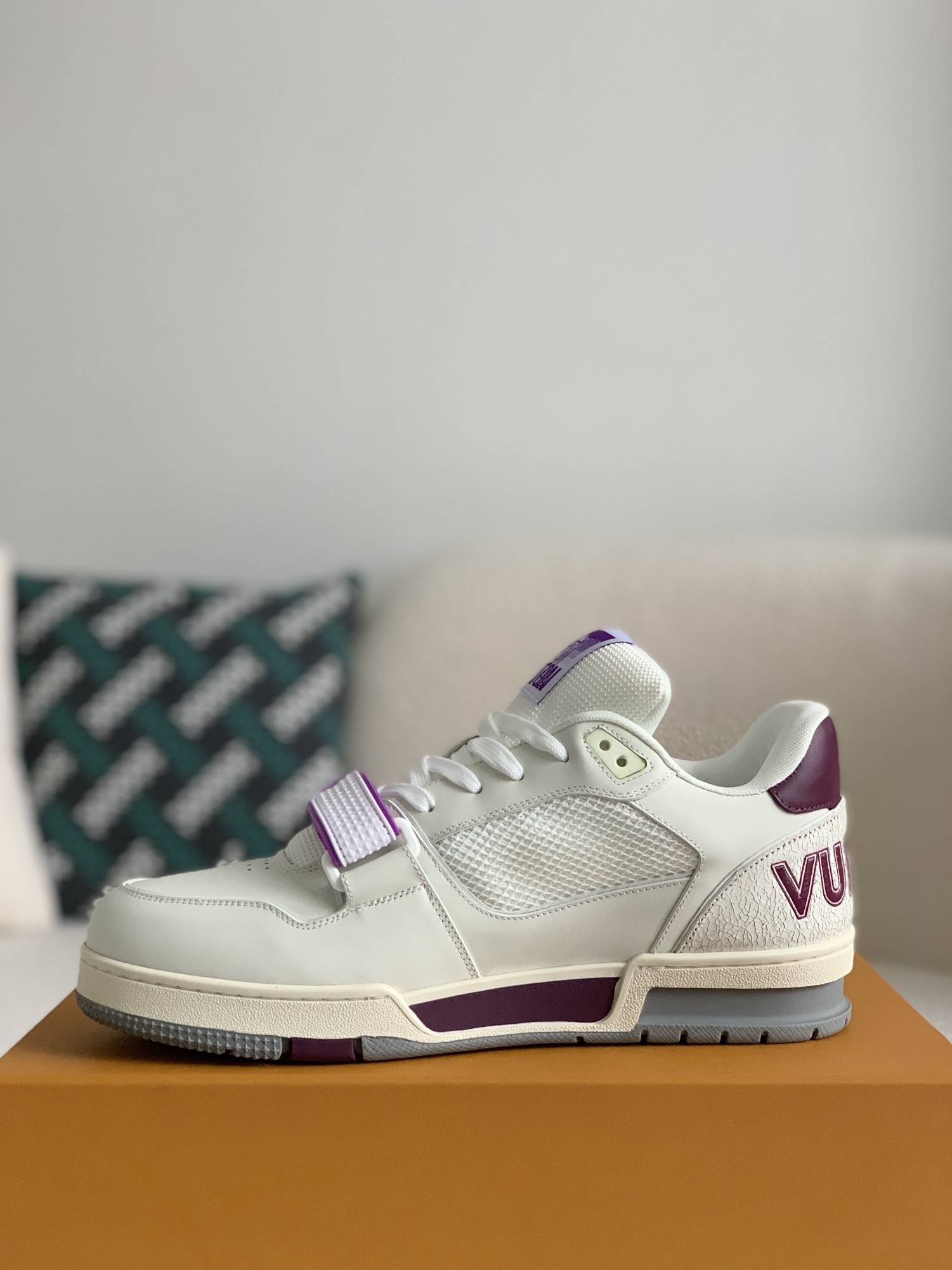 L*V TRAINER 1A98UX Sneakers Fall/Winter