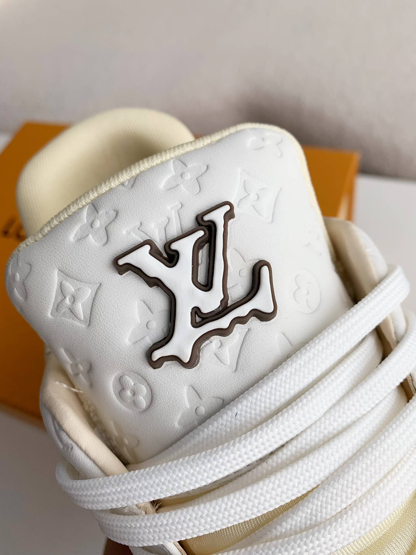 L*V SNEAKERS_