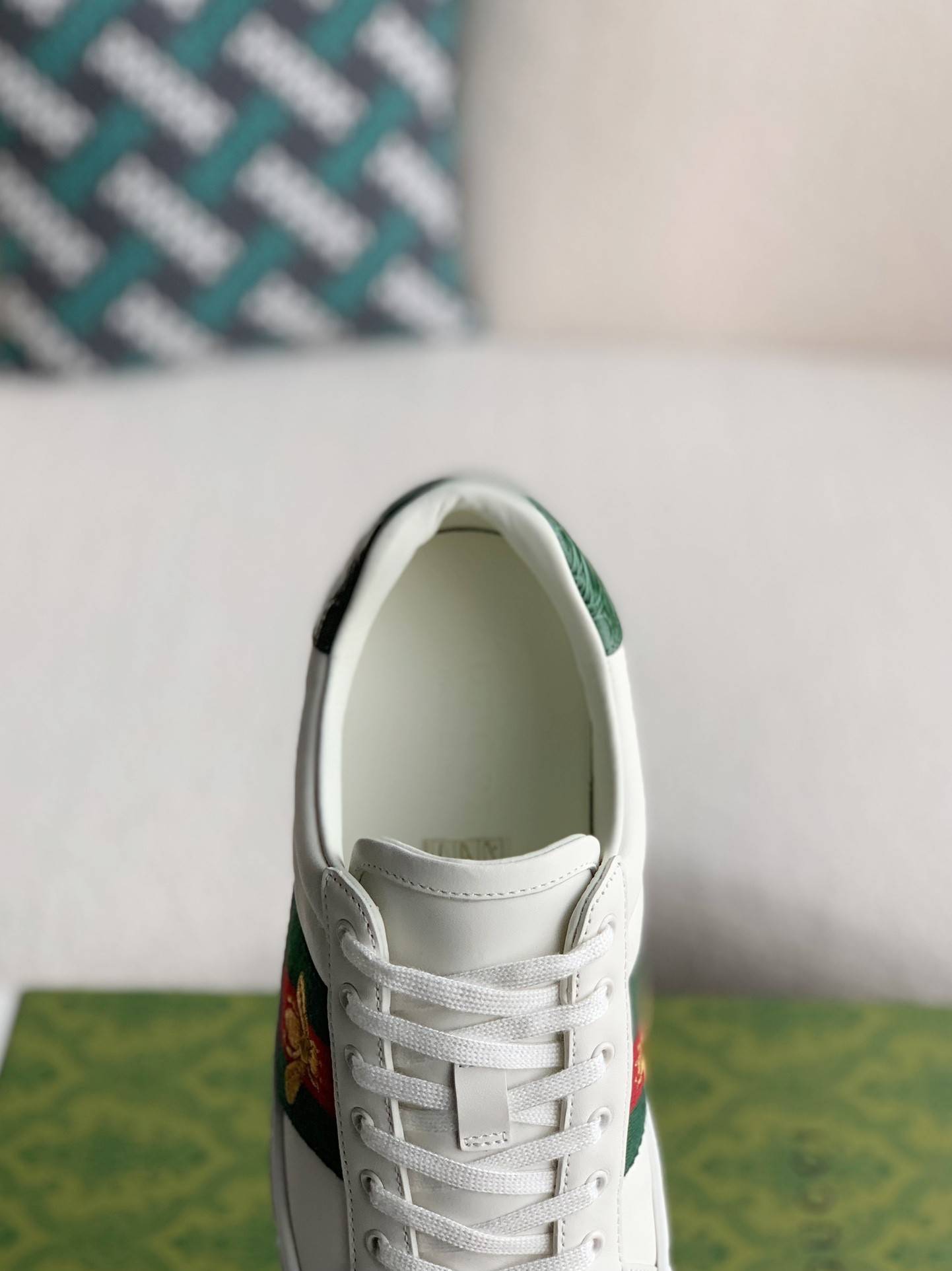GU*ISneakers