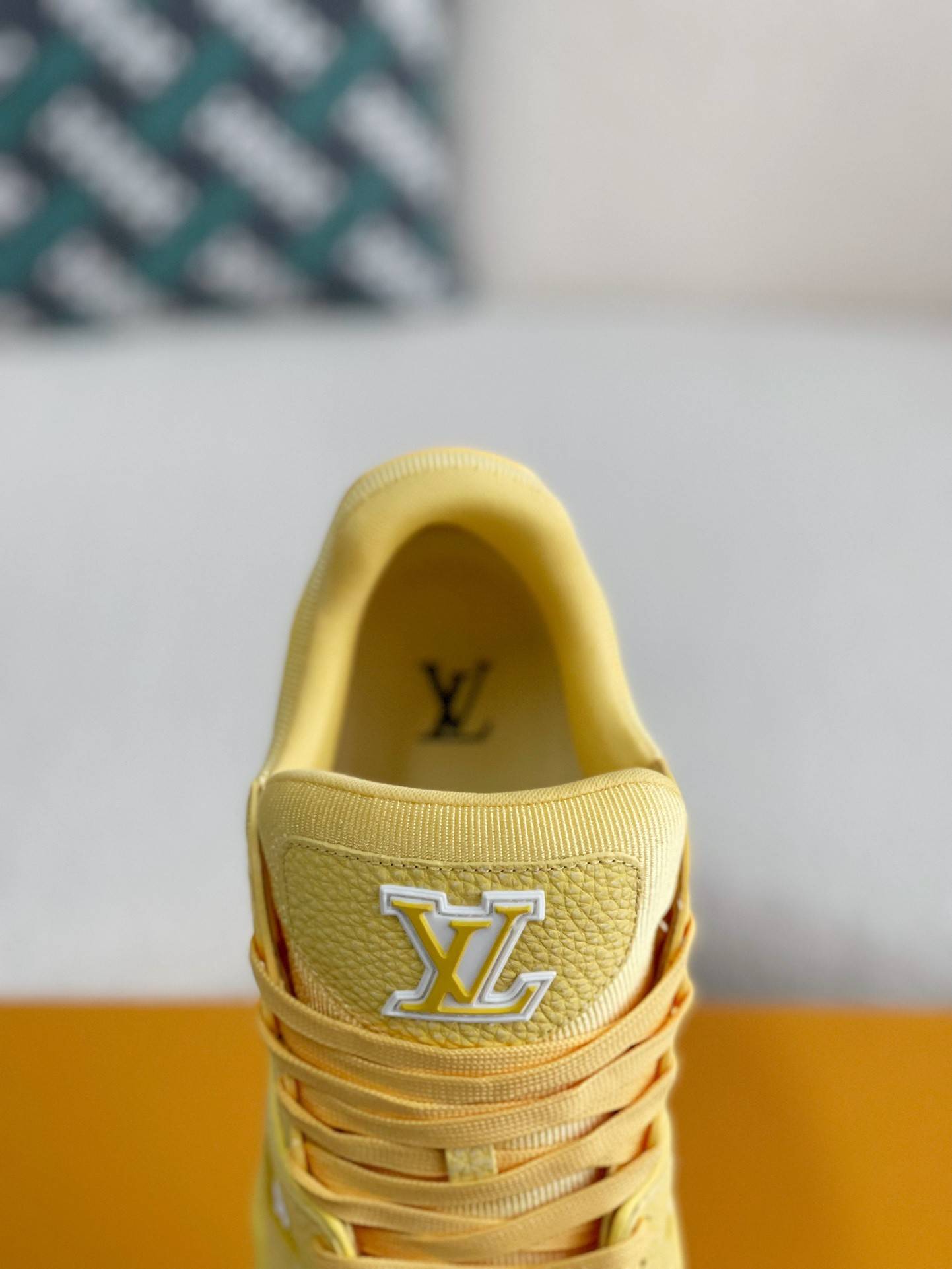 L*V SNEAKERS