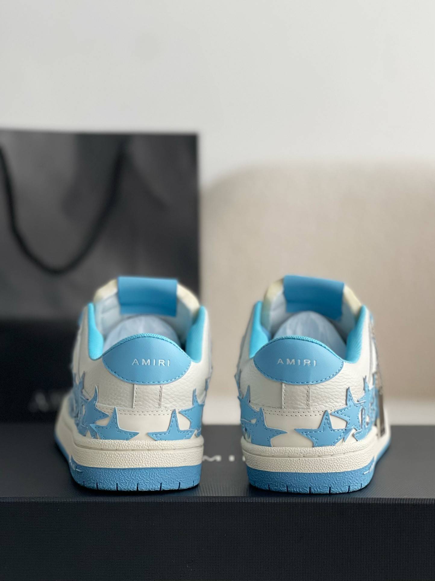 A*RI Sneakers