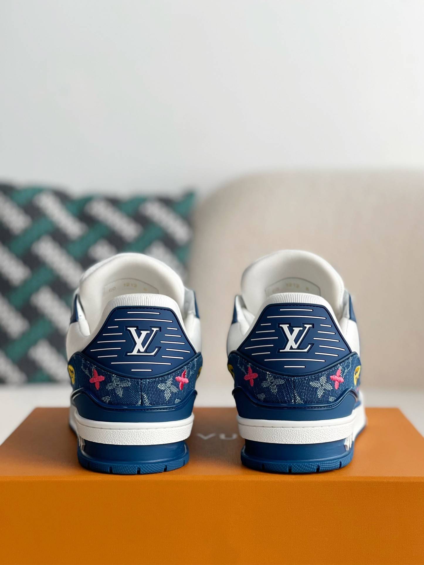 L*V TRAINER SNEAKERS