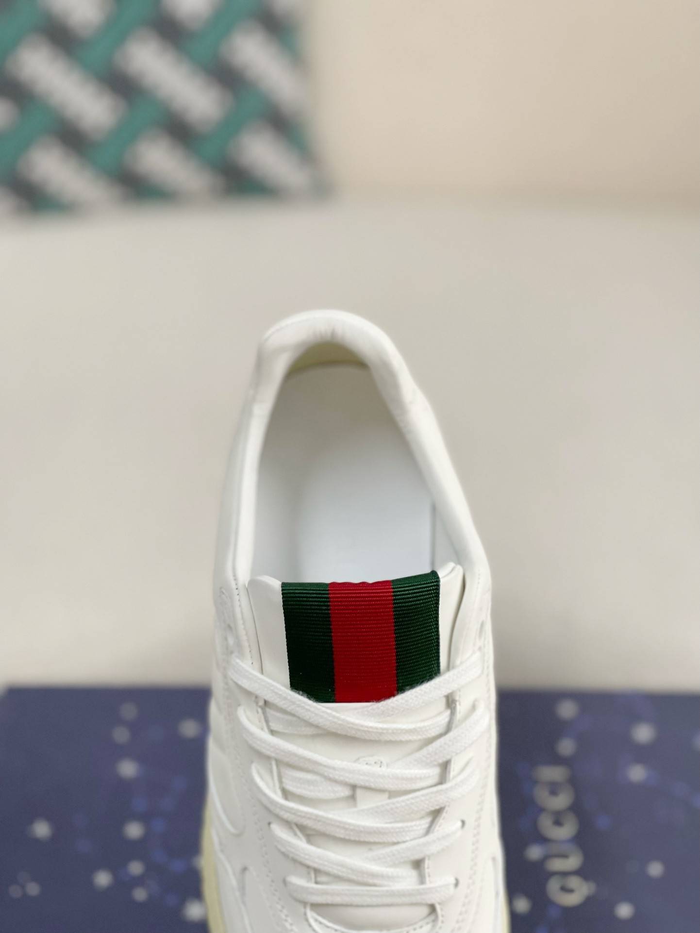 GU*INew Sneakers