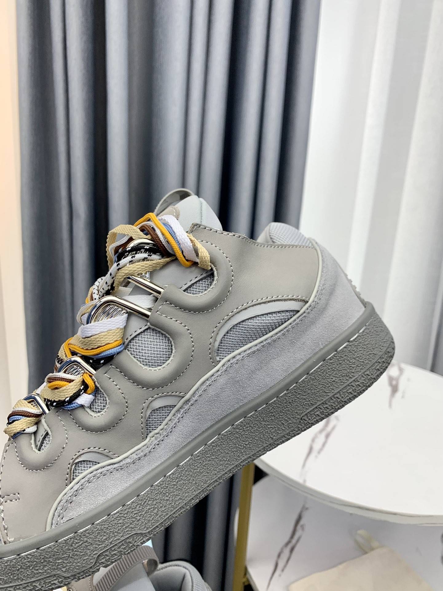 LA*N Sneaker