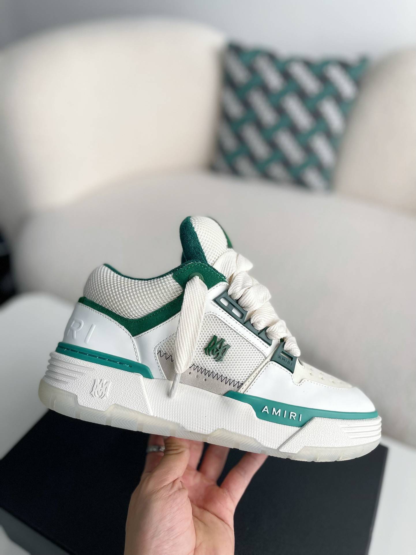 A*RI sneaker