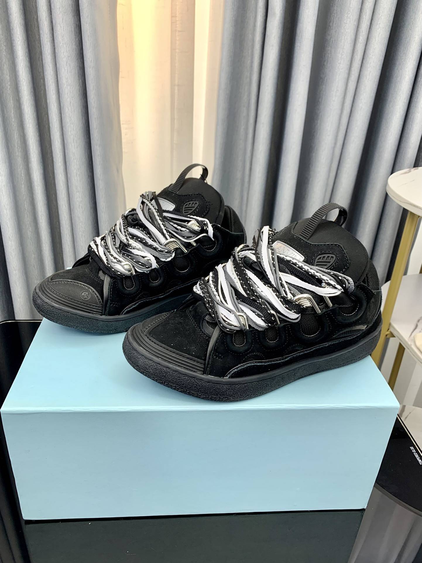 LA*N Sneaker