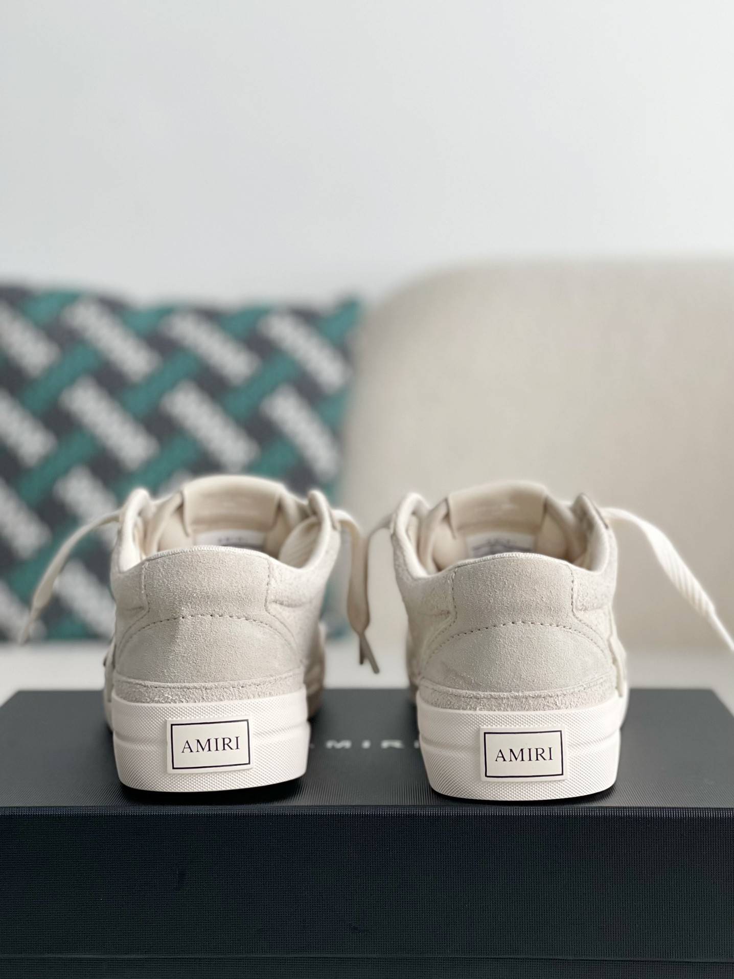 A*RI Sneakers