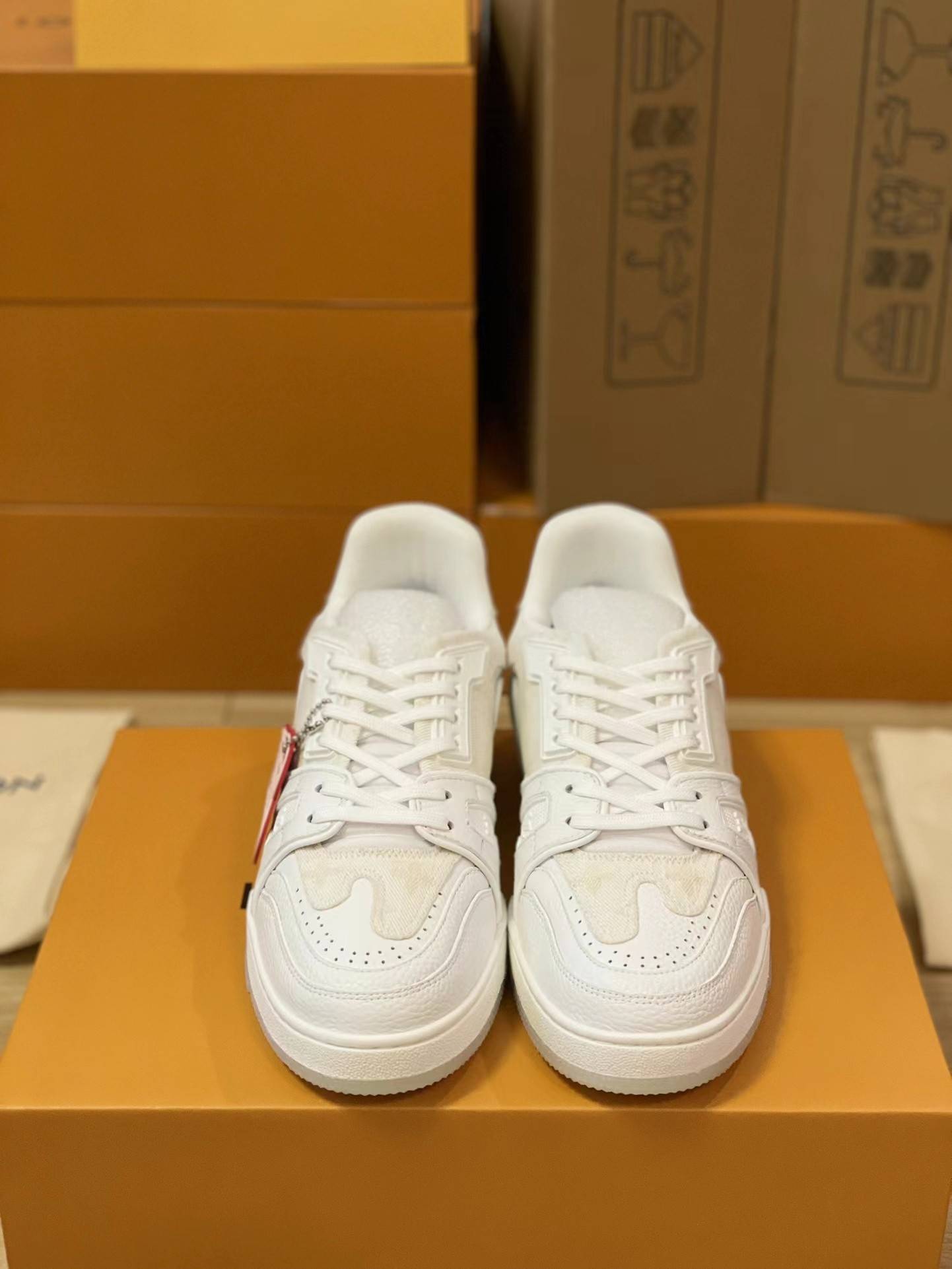 L*V TRAINER 1A9IQ5 Sneakers