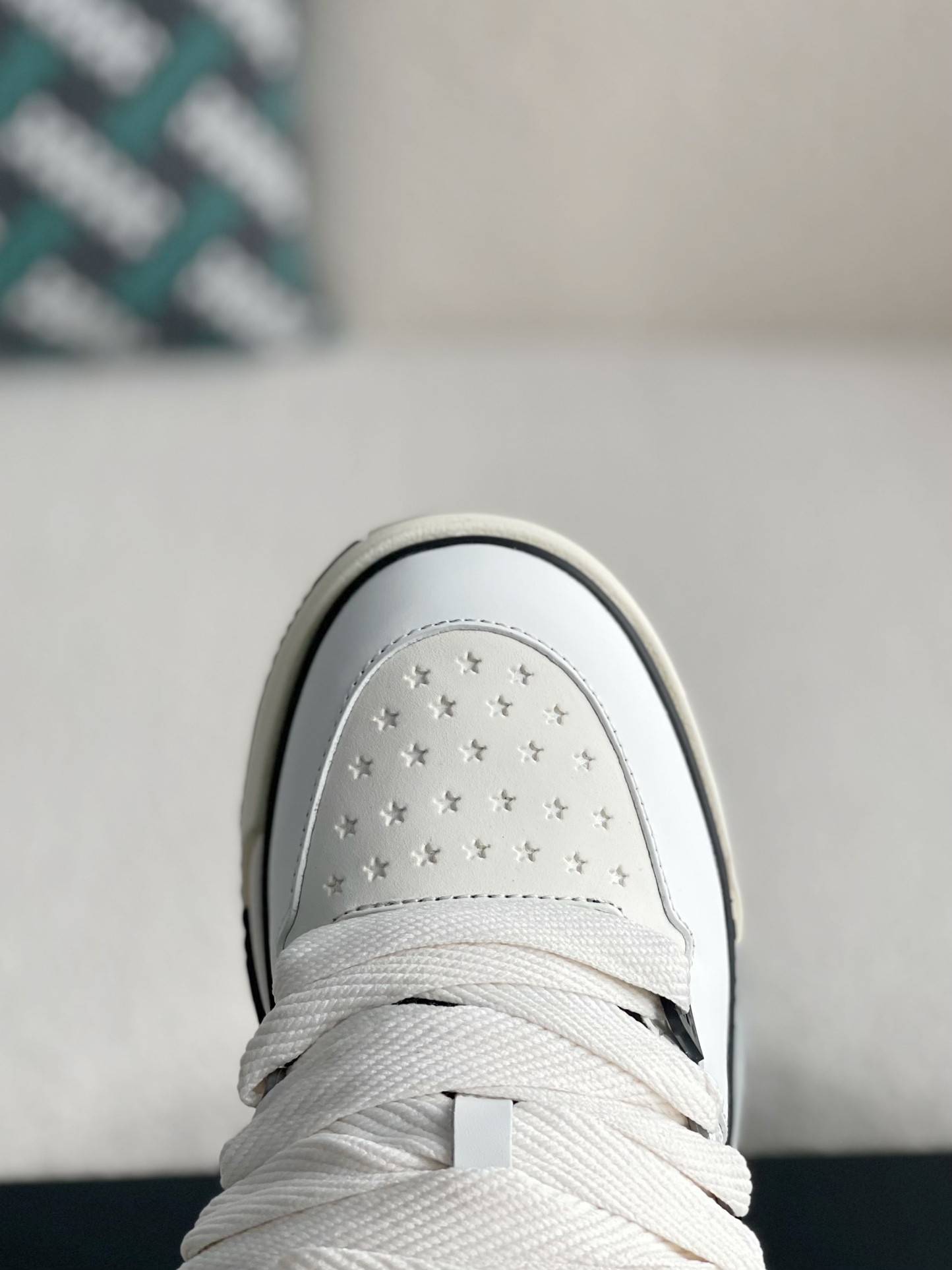 A*RI sneaker