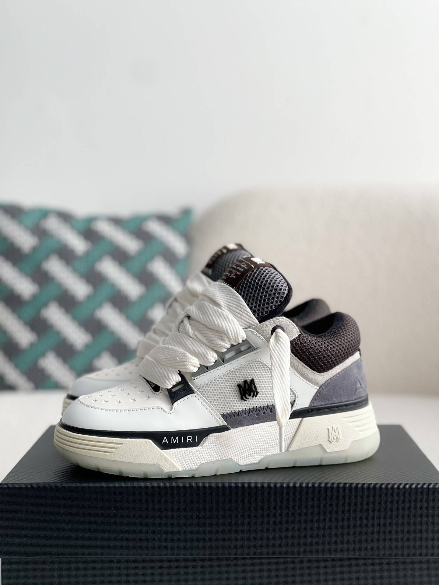A*RI sneaker
