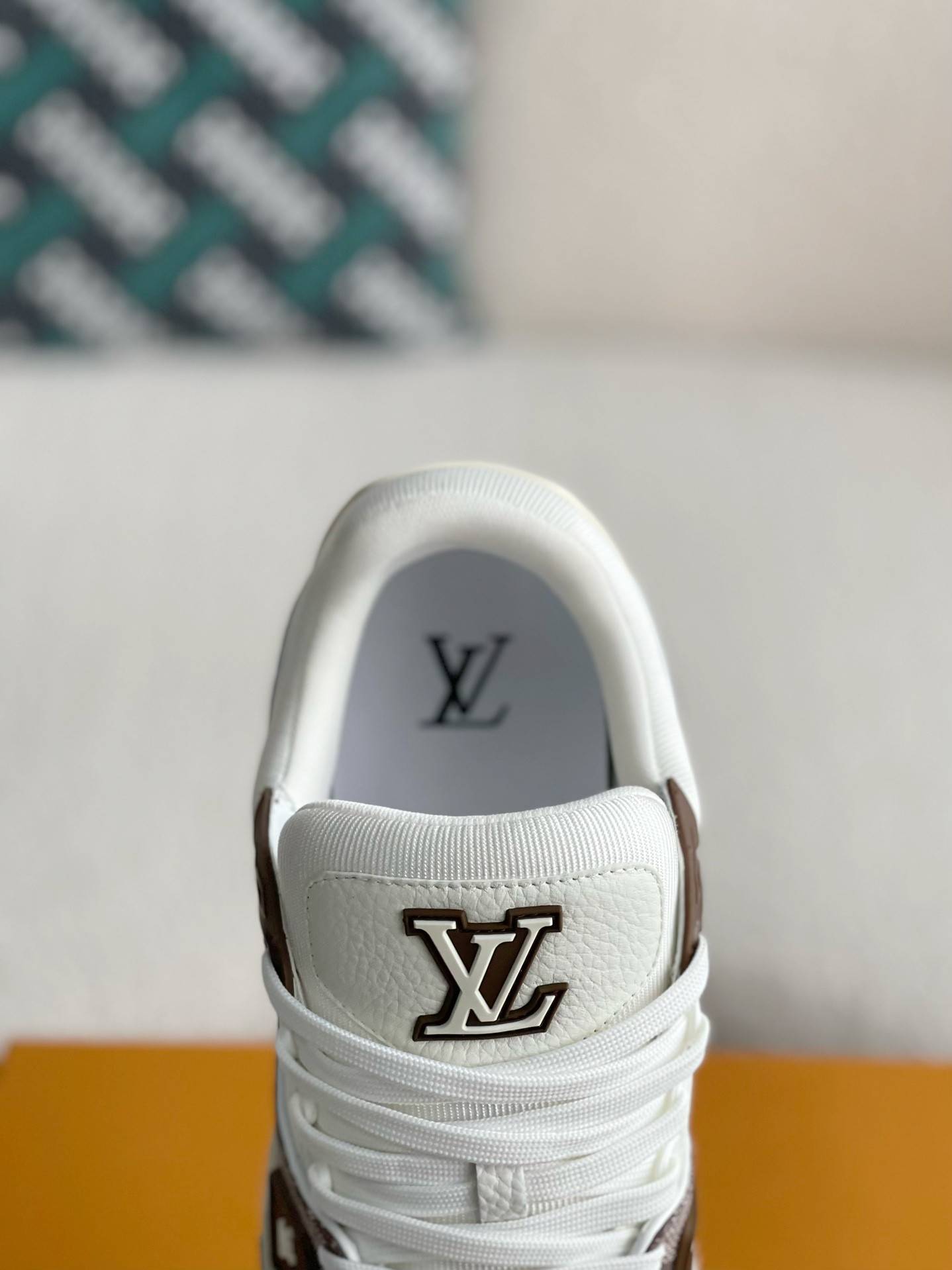 L*V TRAINER SNEAKERS