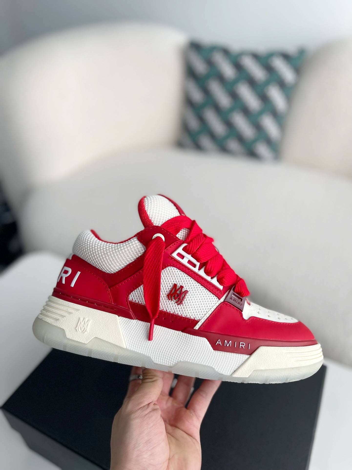 A*RI sneaker