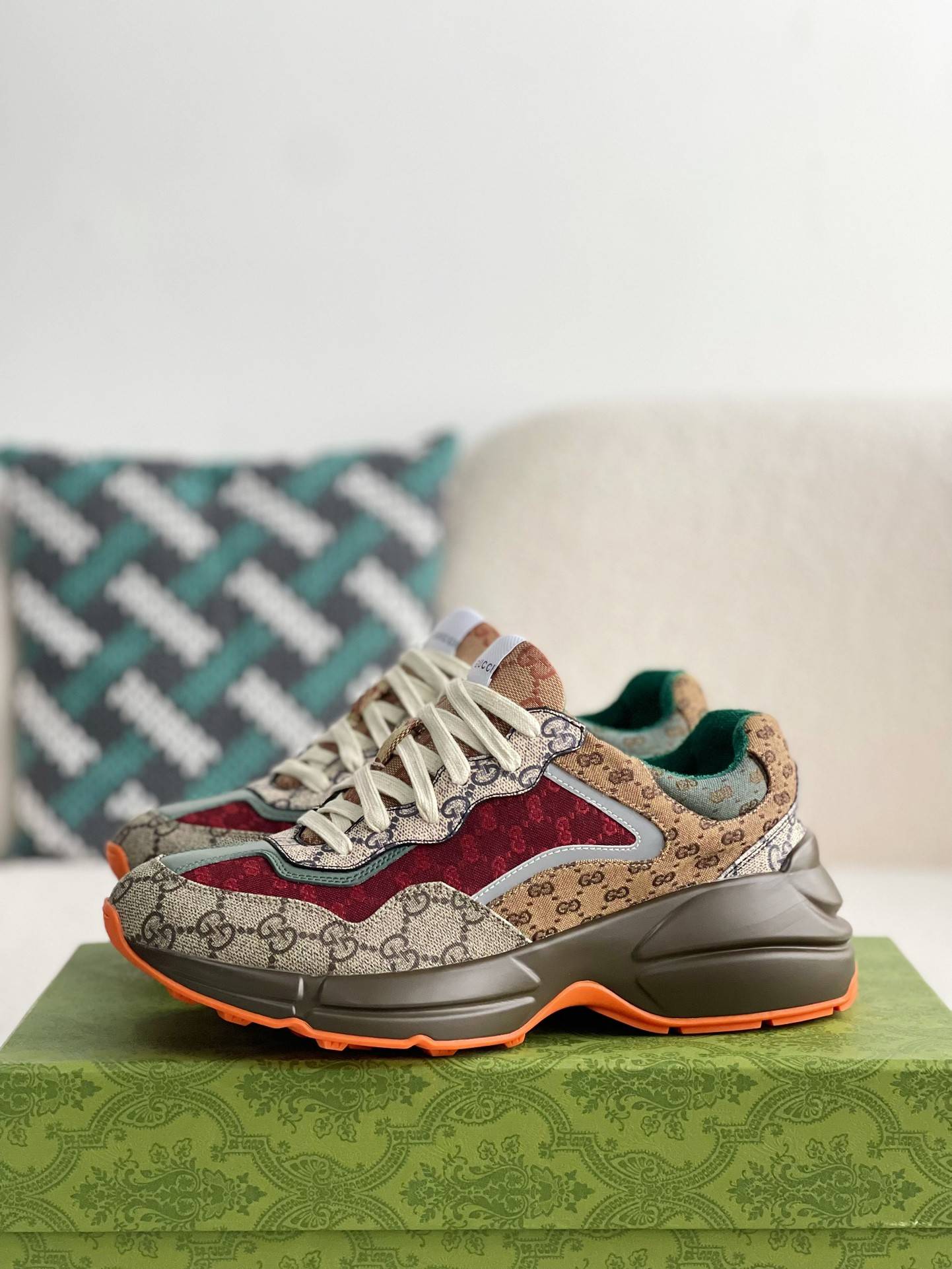 GU*IRetro Clunky Sneaker