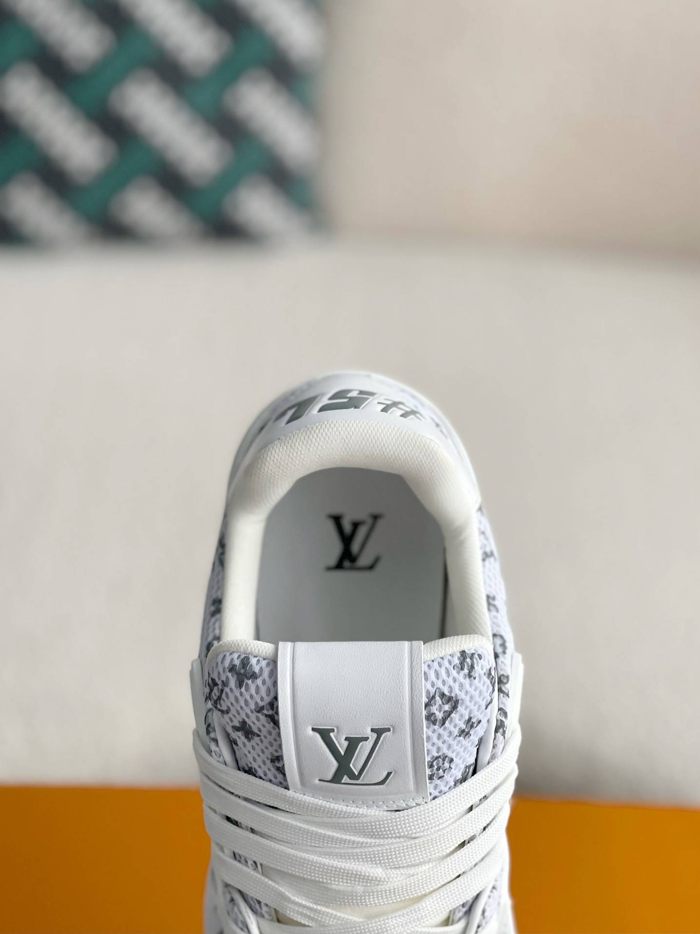 L*V TRAINER SNEAKERS