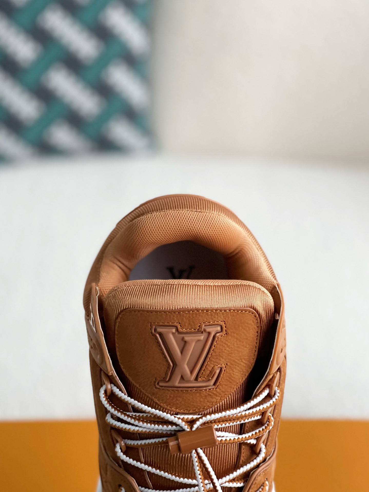 L*V TRAINER SNEAKERS
