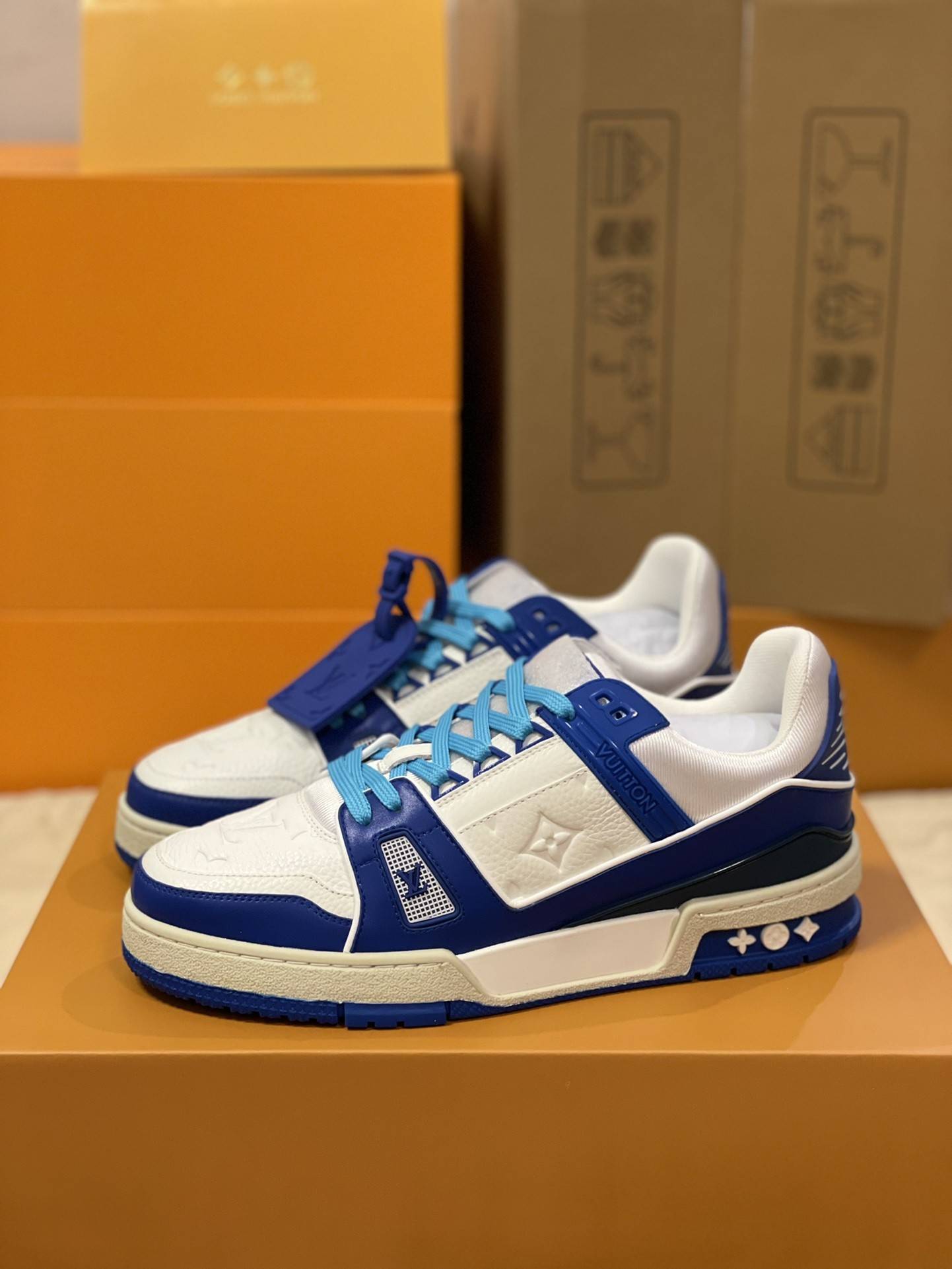L*V TRAINER 1A5Q1C Sneakers