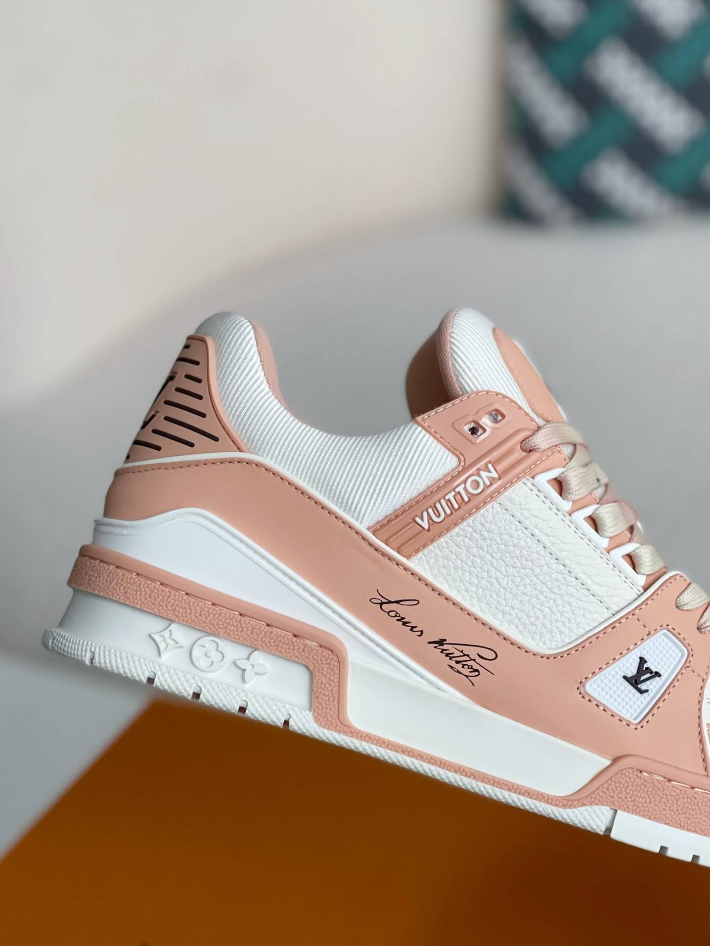 L*V SNEAKERS