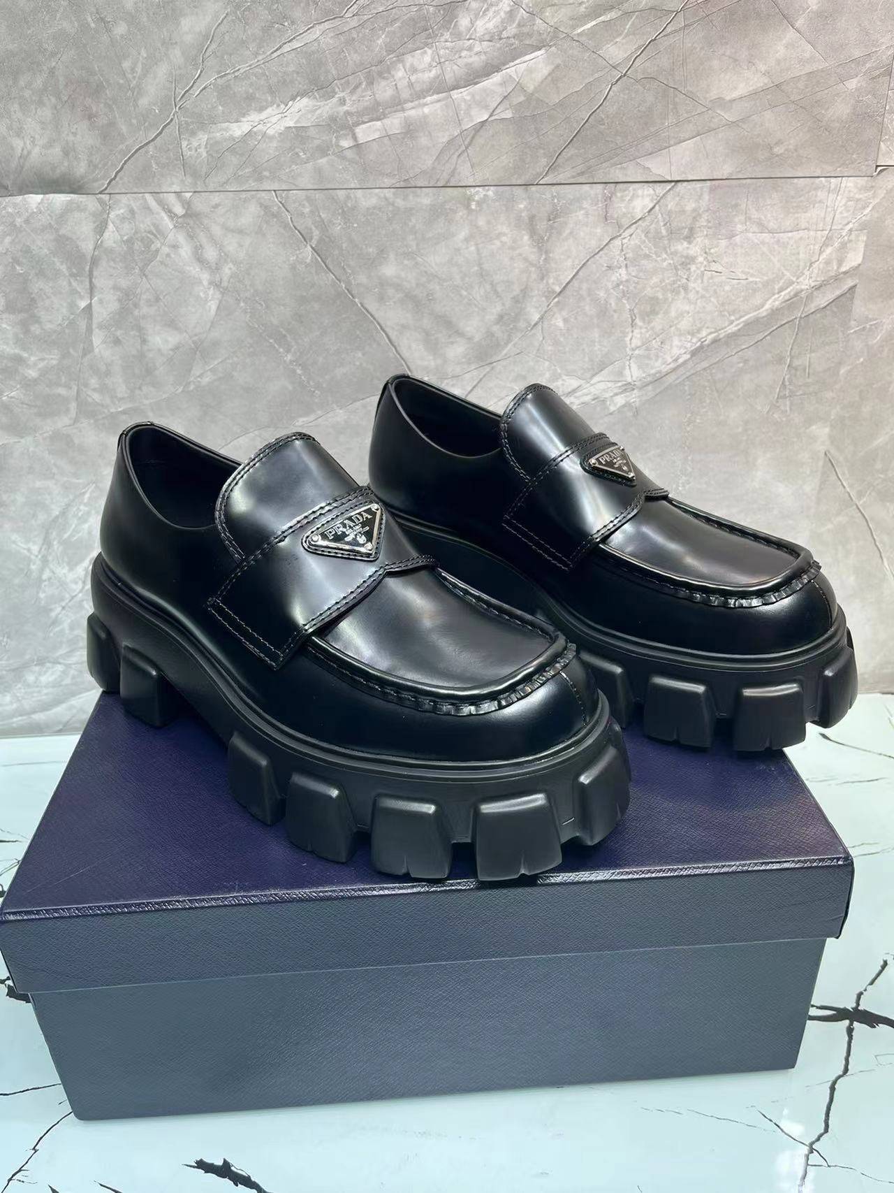 P*DA Carrefour‘s shoes