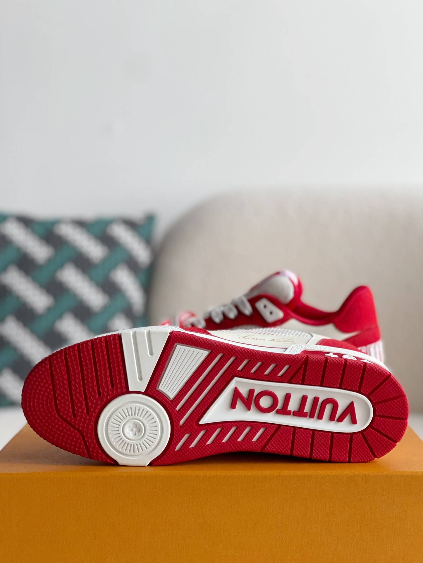 L*V TRAINER Sneakers