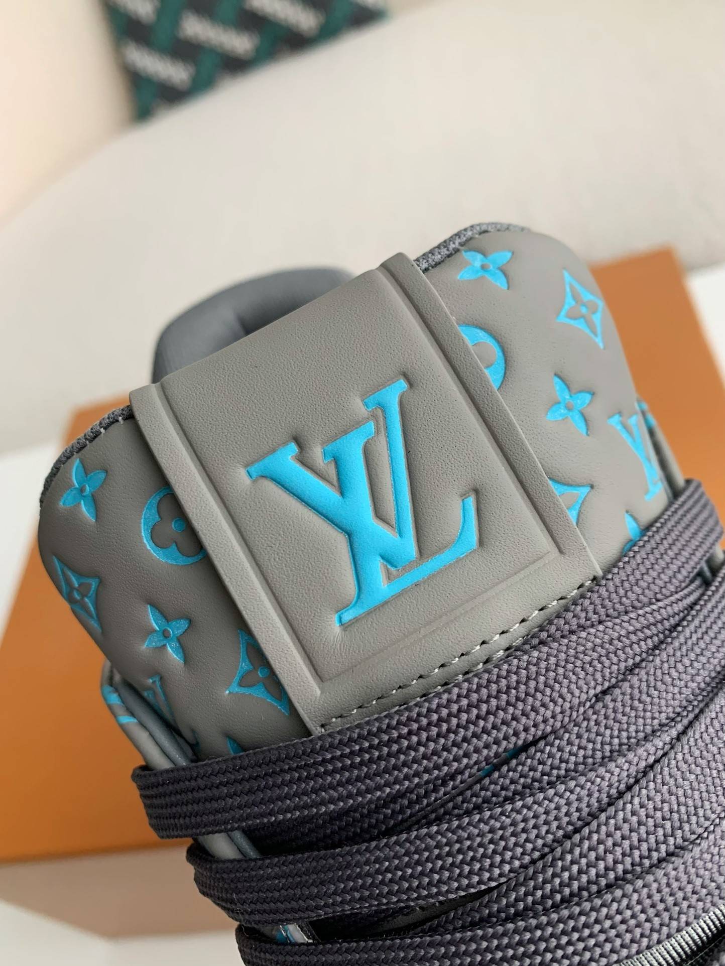 L*V TRAINER SNEAKERS