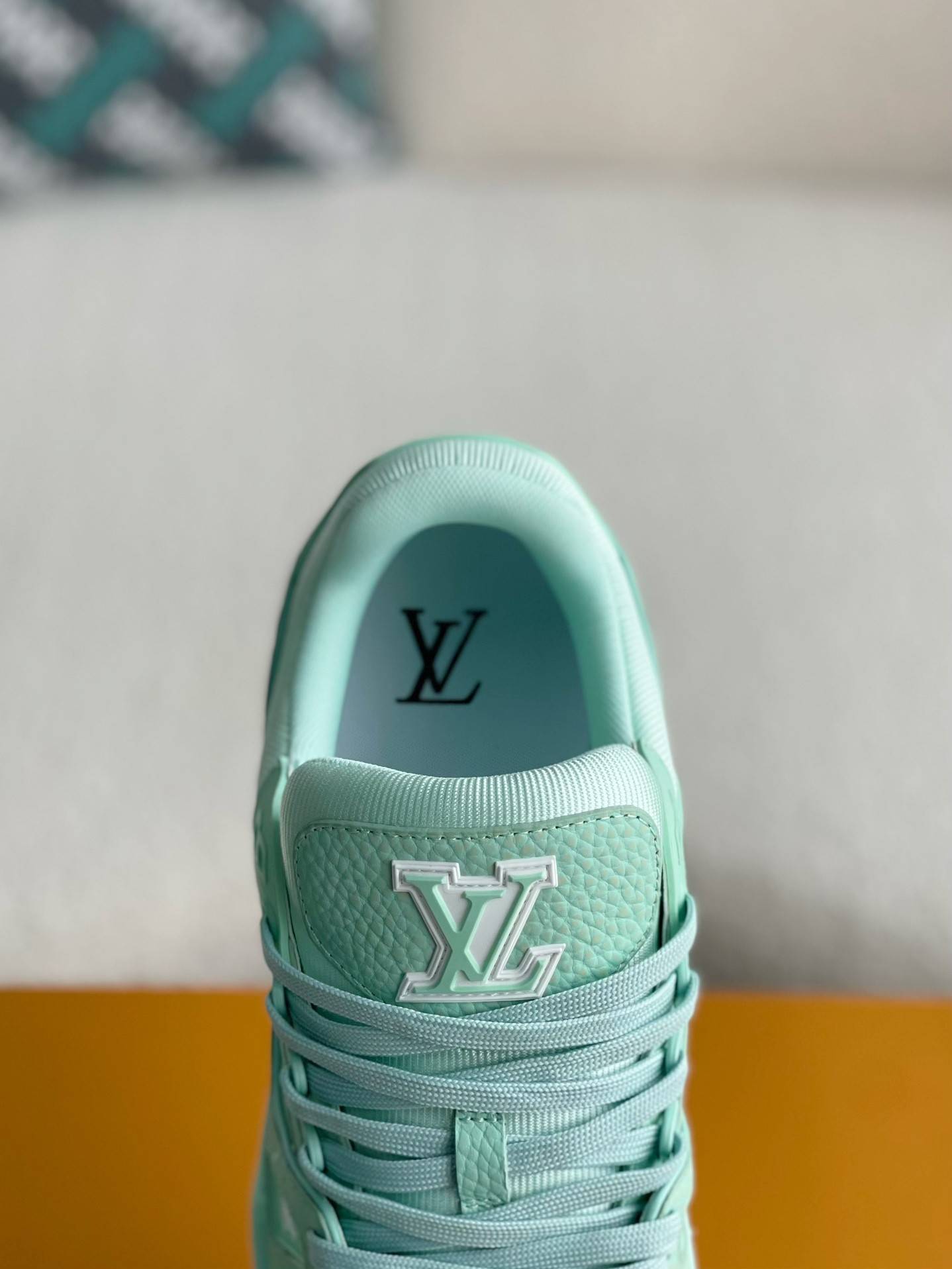 L*V SNEAKERS