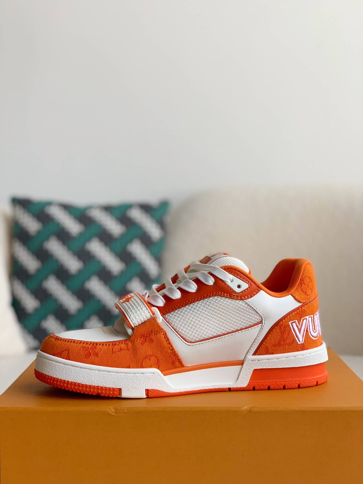 L*V Trainer Sneakers Top quality