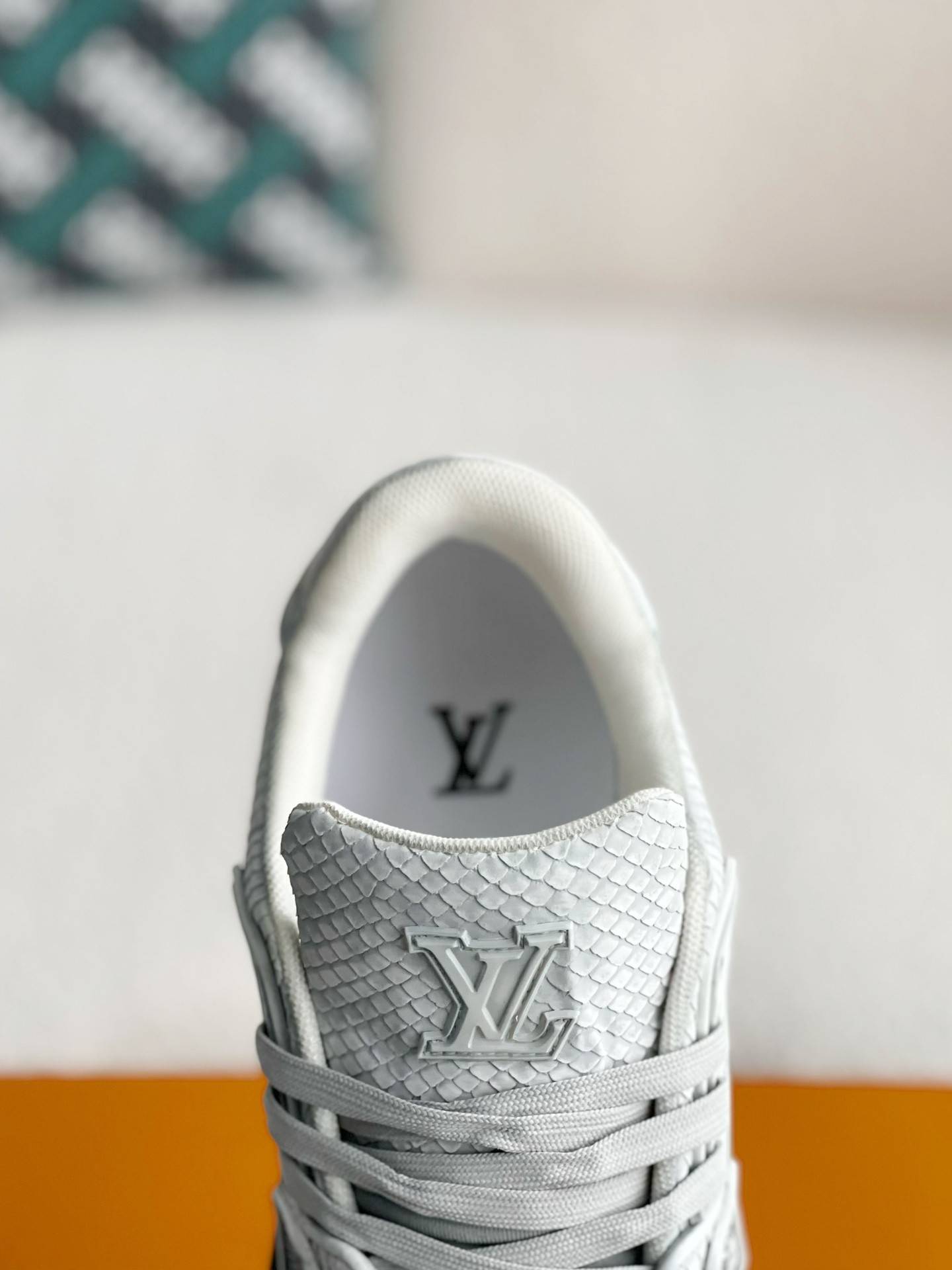 L*V TRAINER SNEAKERS