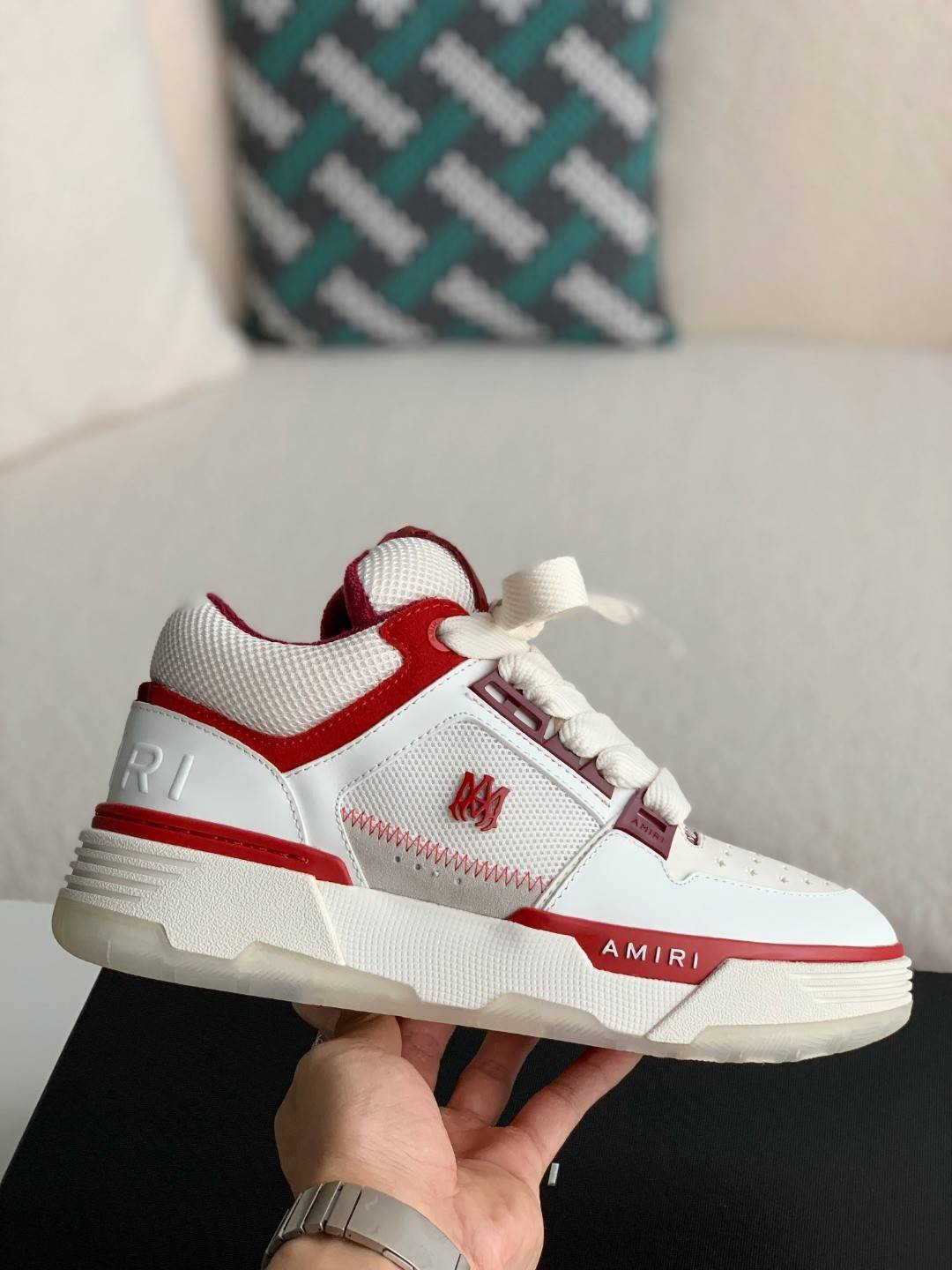 A*RI sneaker