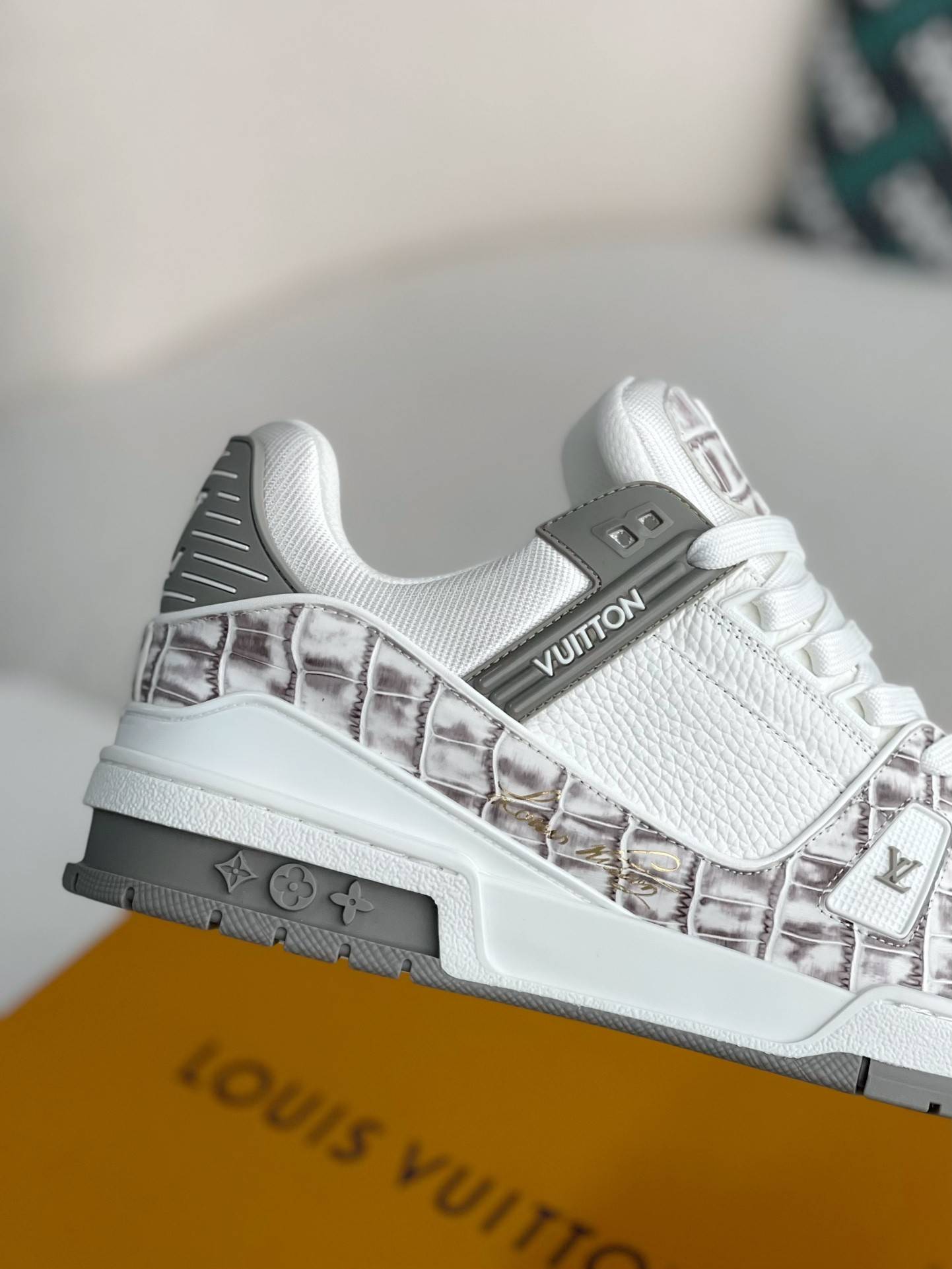 L*V TRAINER SNEAKERS