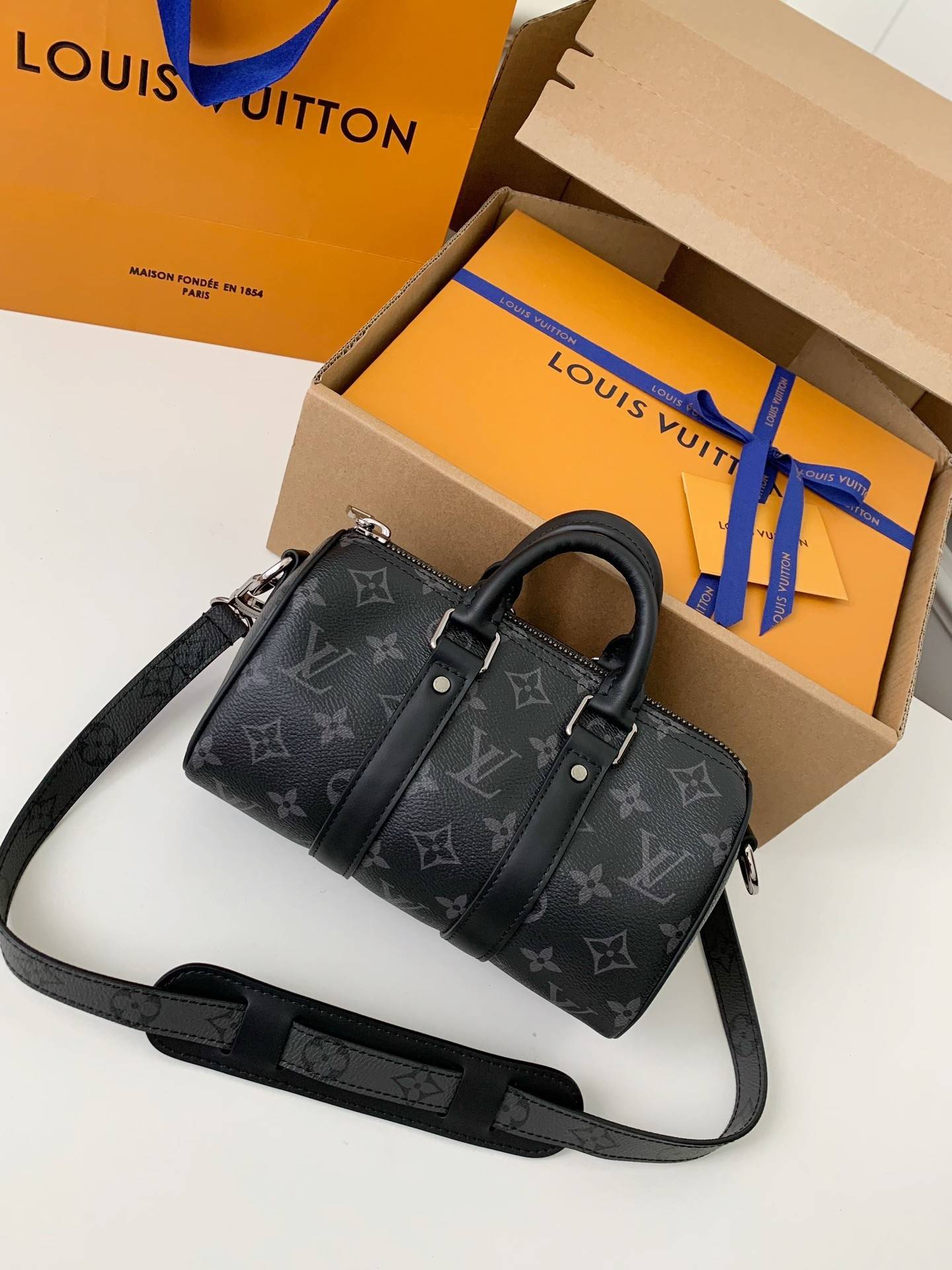 L*V Classic City Keepall xs Handbag M45937, Unisex Size: 21 * 12 * 9cm