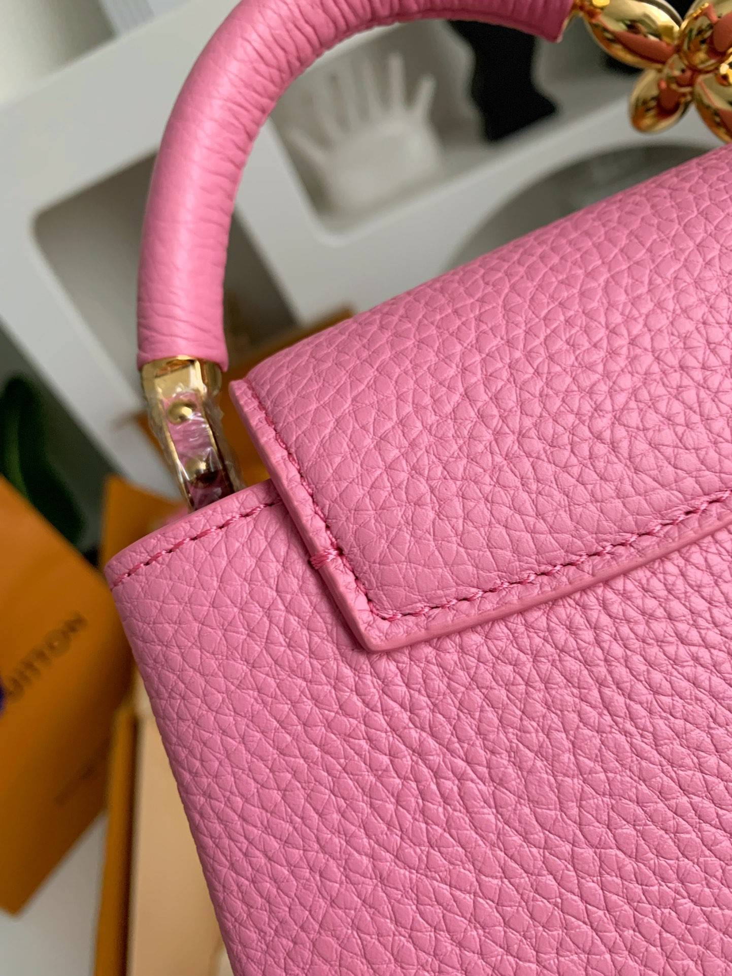 L*V Capucines BB Handbags Size：21*14*8cm