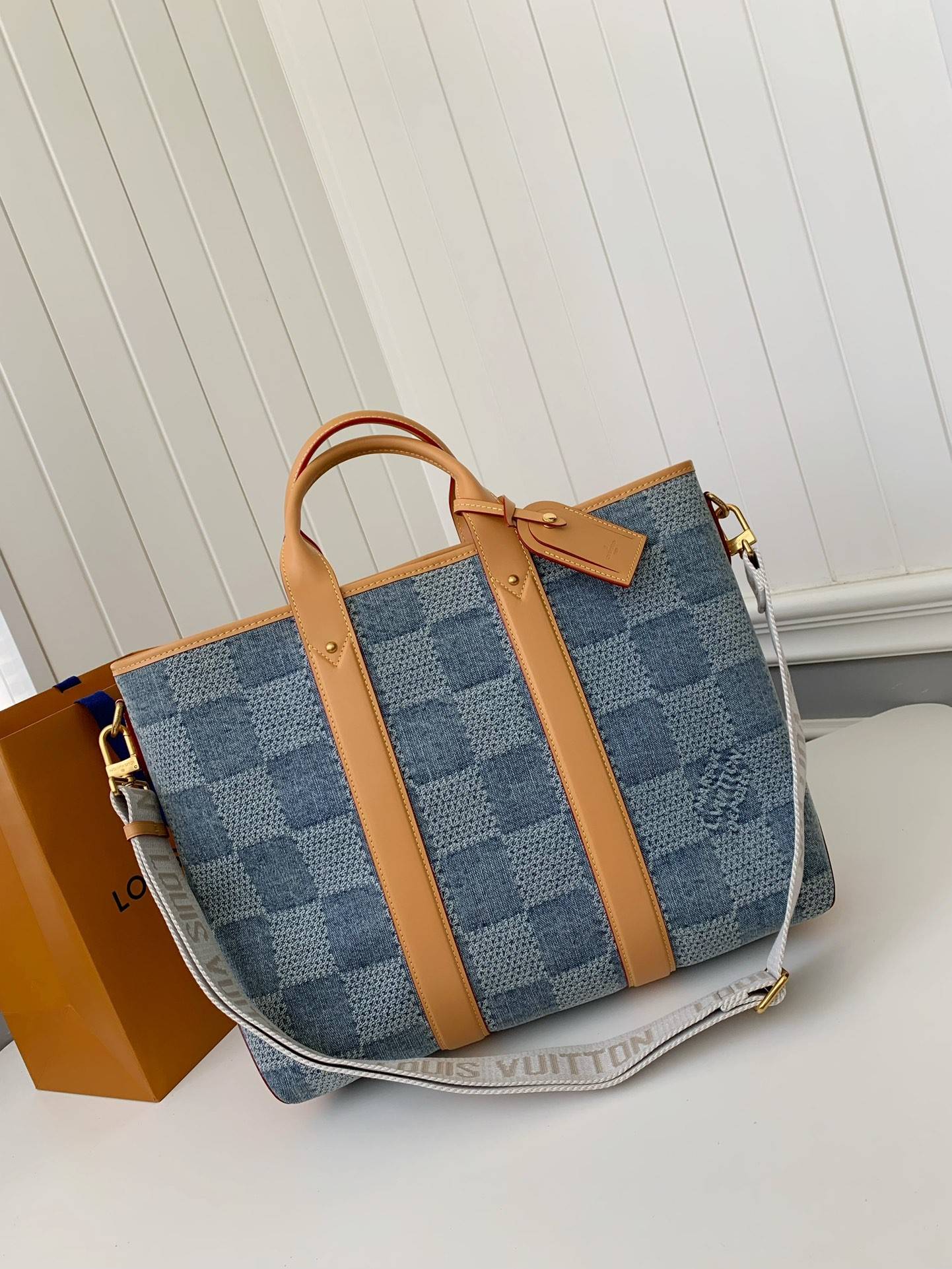 L*V New Weekend TOTE tannin jean bag N40702 Size:43*34*17.5cm