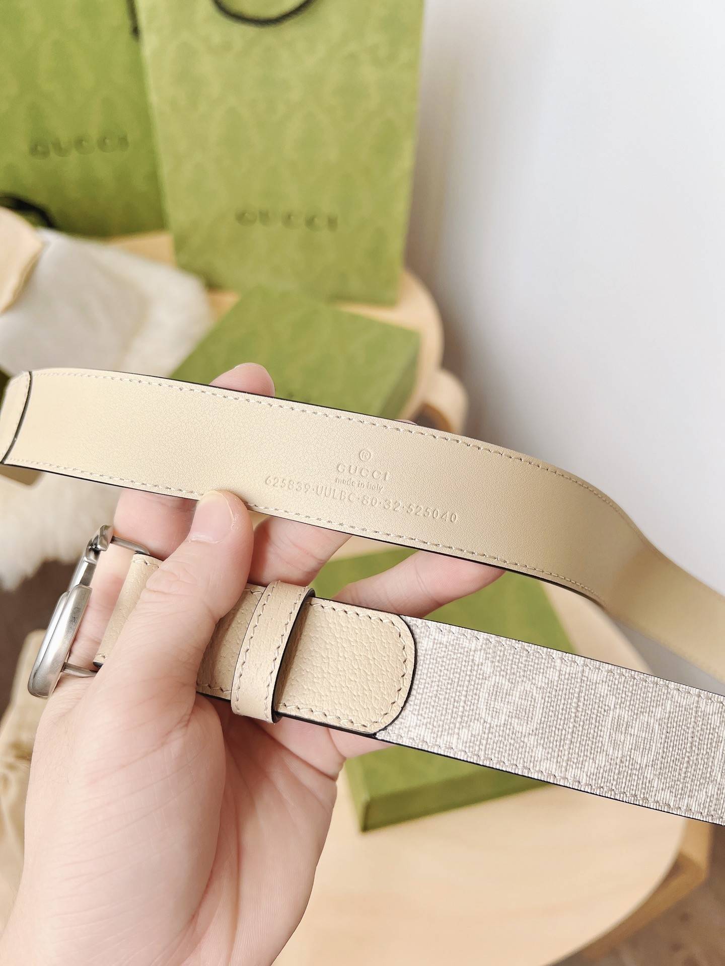 G*u*i  ladies  belt