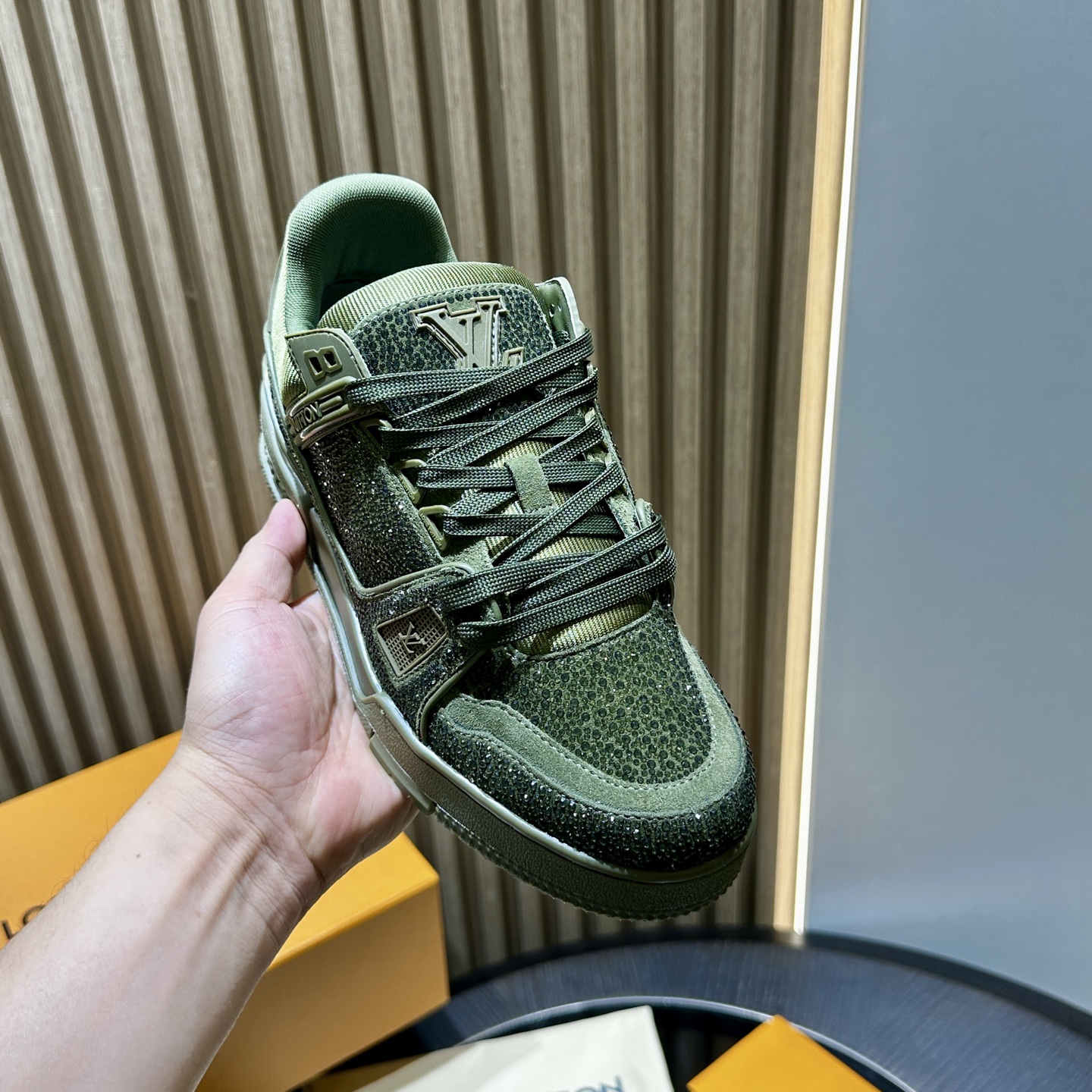 L*V TRAINER Sneakers